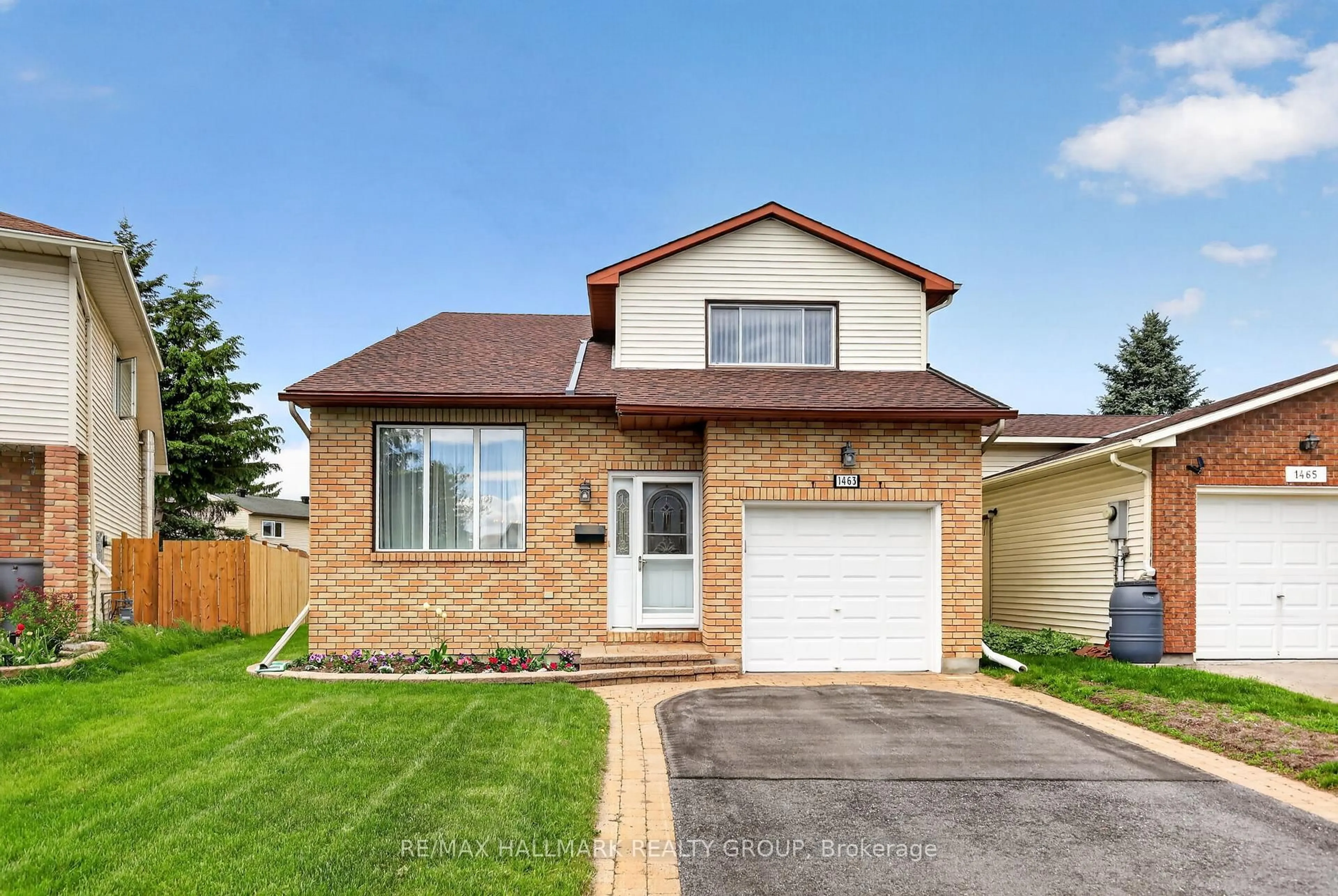Home with brick exterior material, street for 1463 Kamouraska Circ, Ottawa Ontario K1C 3J1