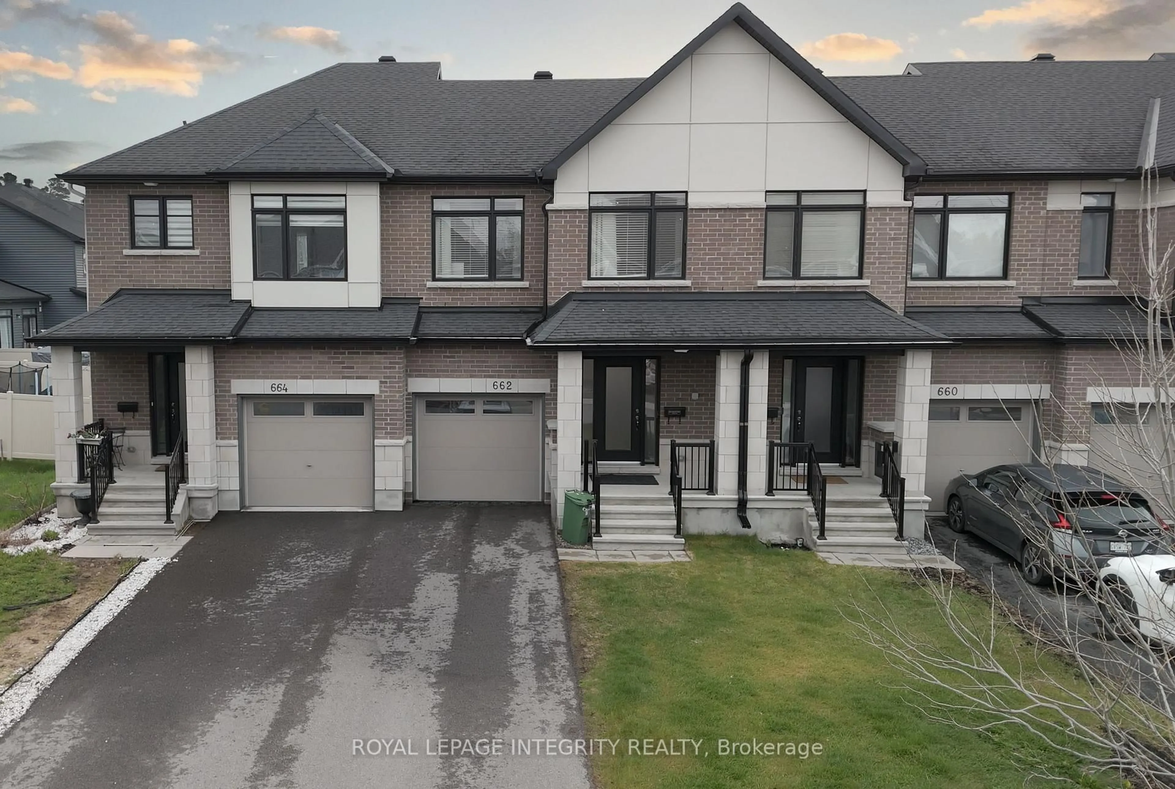 A pic from outside/outdoor area/front of a property/back of a property/a pic from drone, street for 662 PUTNEY Cres, Ottawa Ontario K2S 1E7