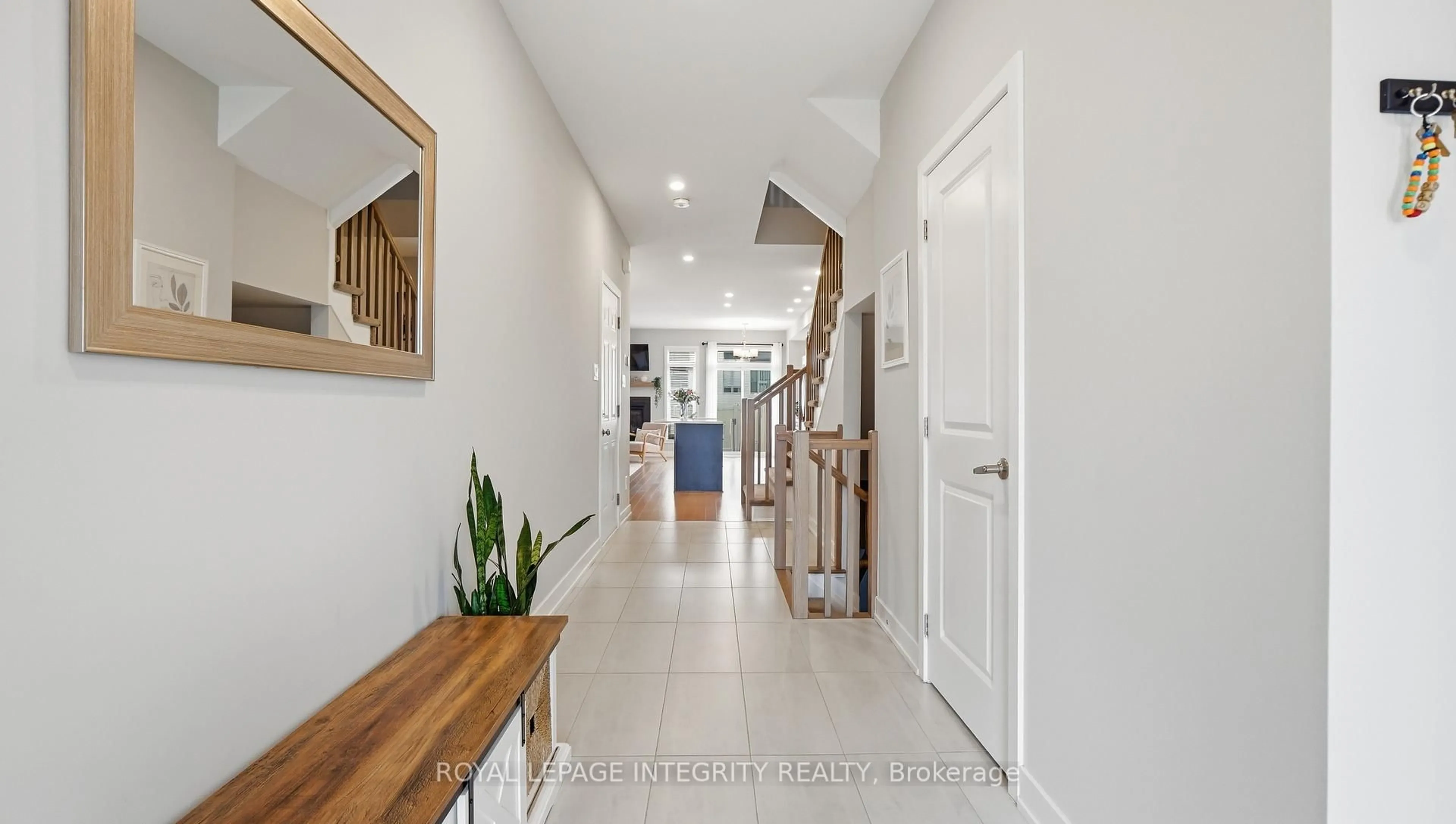 Indoor entryway for 662 PUTNEY Cres, Ottawa Ontario K2S 1E7
