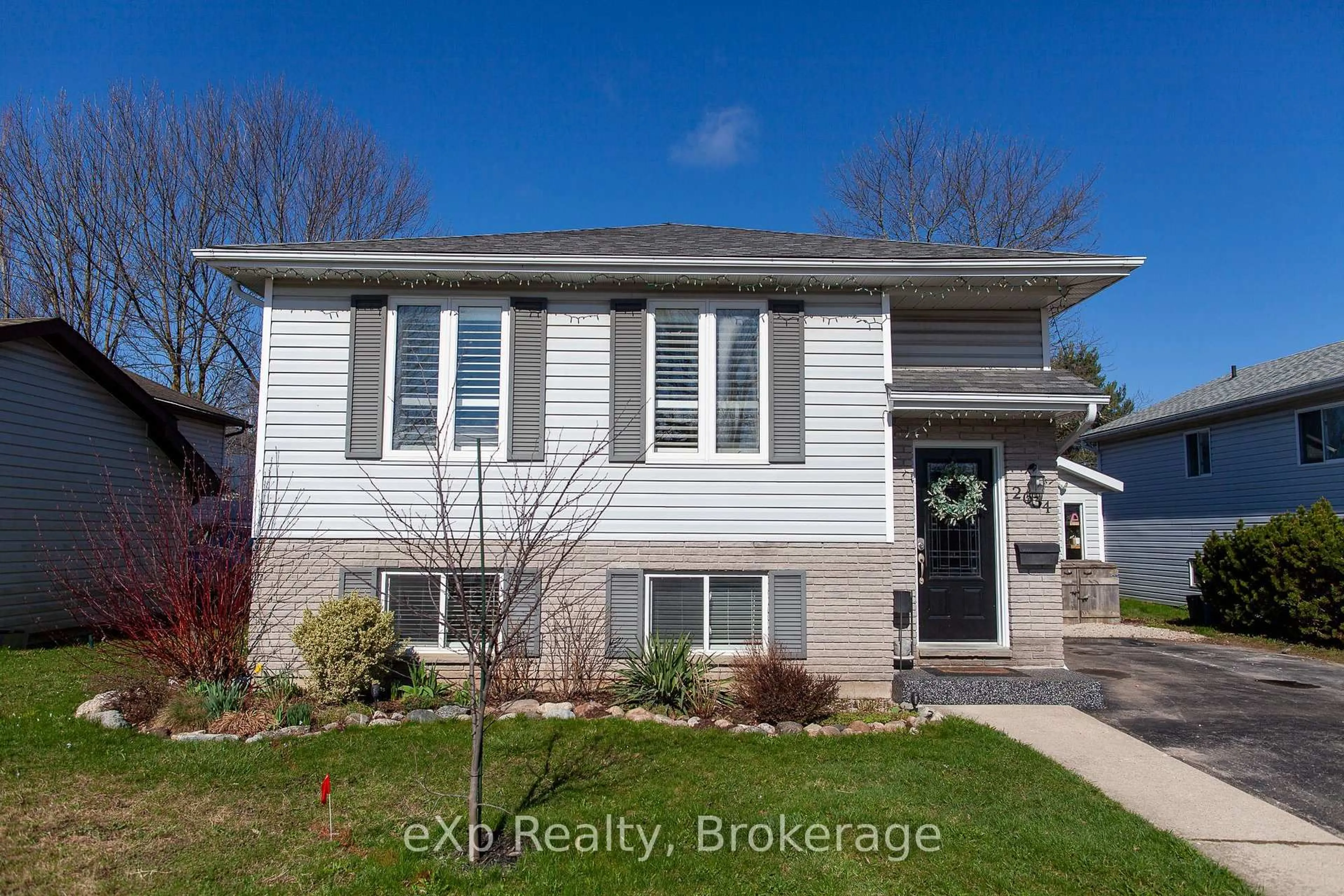 Home with vinyl exterior material, street for 2634 9th Ave, Owen Sound Ontario N4K 6T9