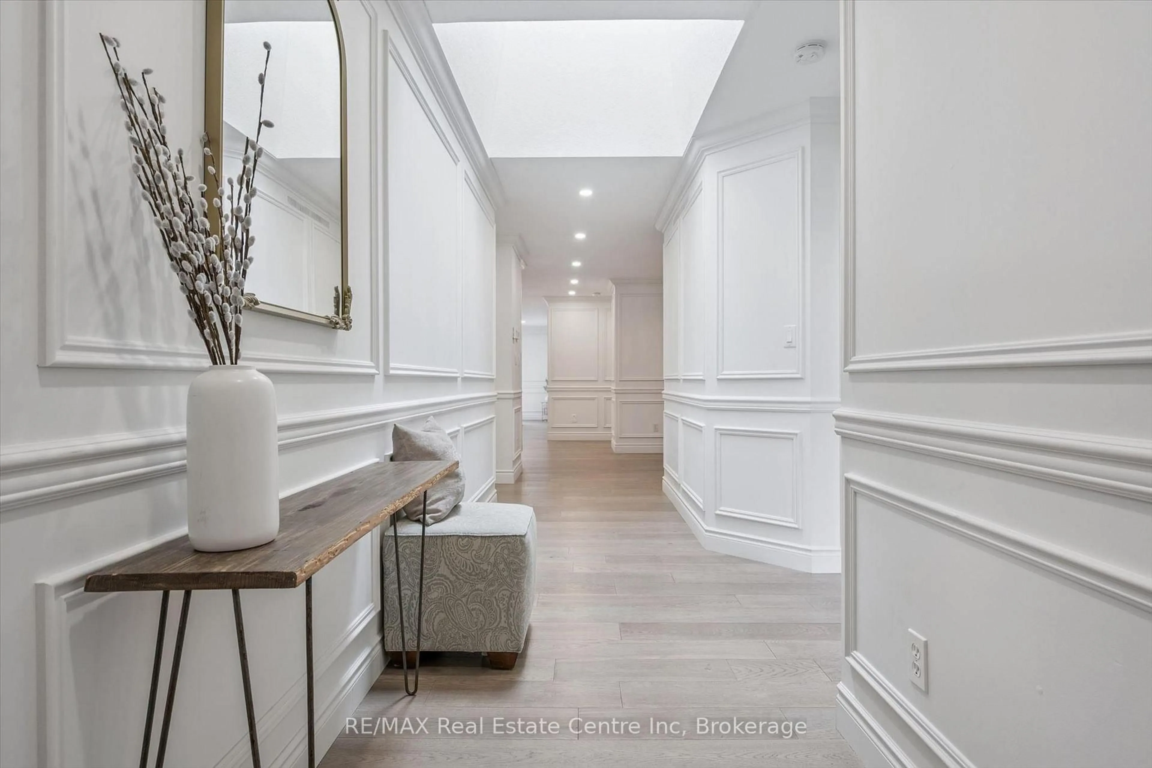 Indoor entryway for 18 KEYS Cres, Guelph Ontario N1G 5J7