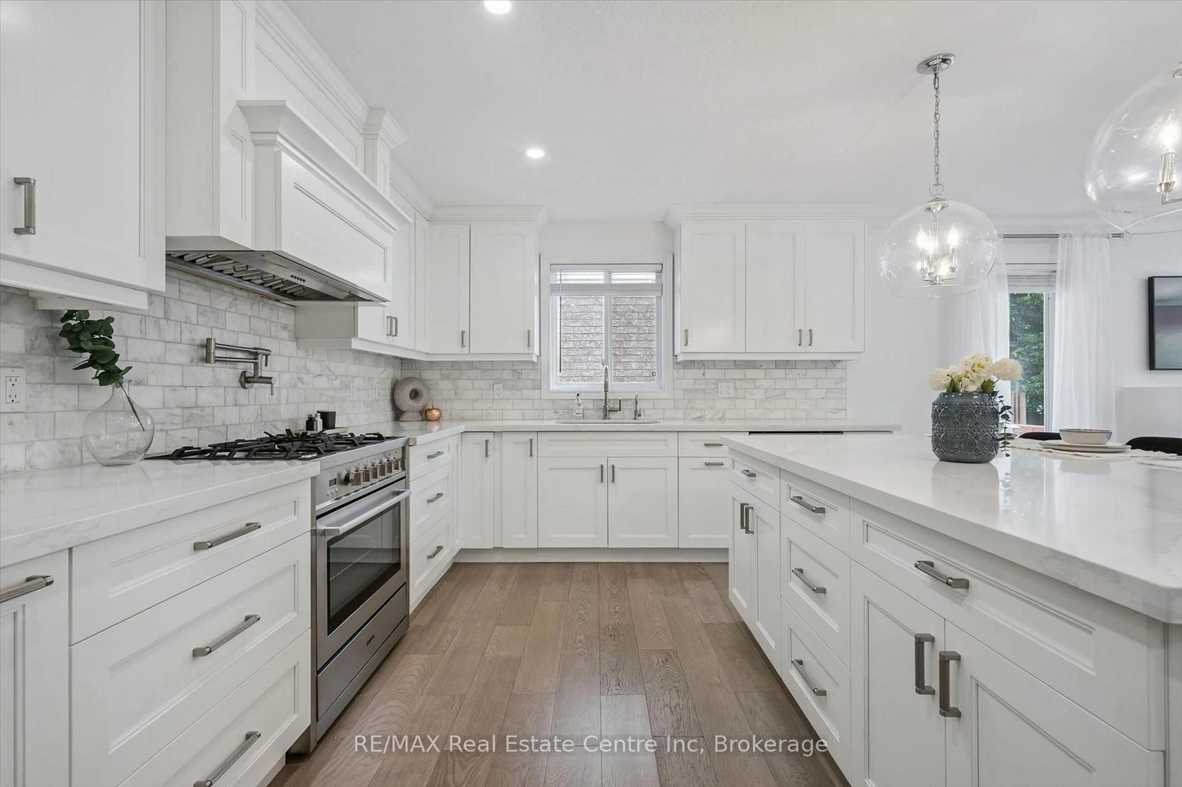 Open concept kitchen, ceramic/tile floor for 18 KEYS Cres, Guelph Ontario N1G 5J7