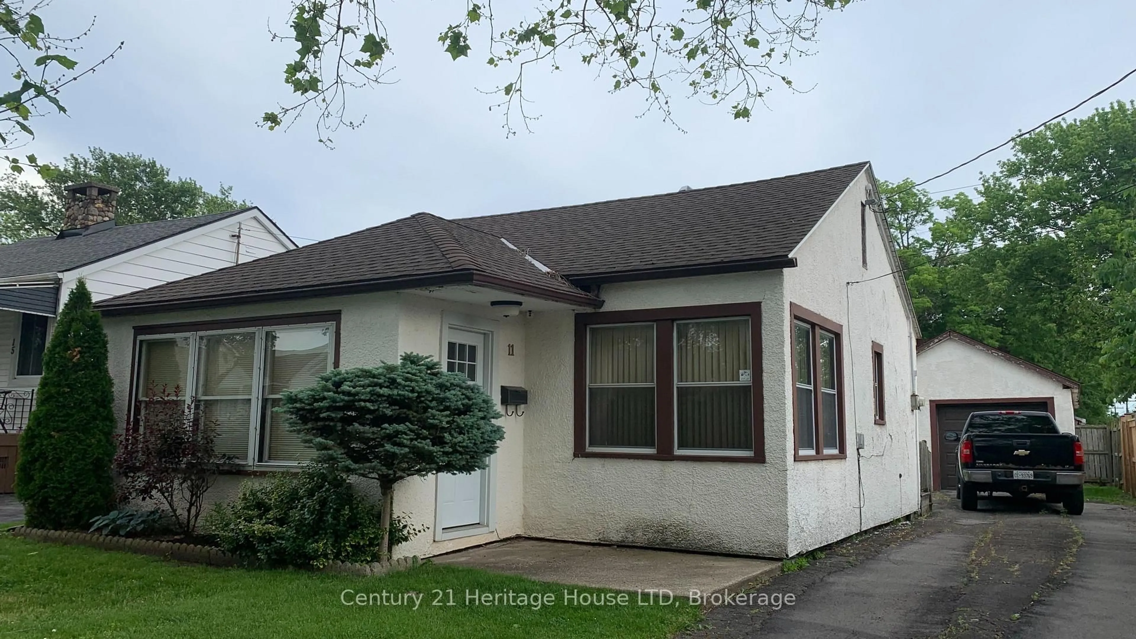 Home with vinyl exterior material, street for 11 Achilles Ave, Welland Ontario L3B 4S3
