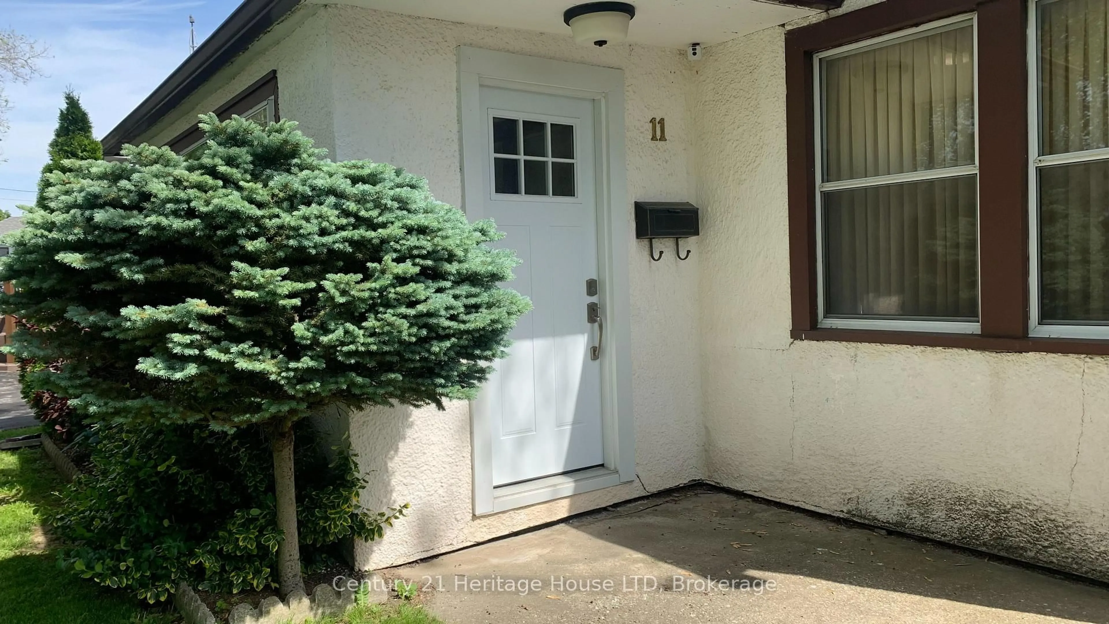 Indoor entryway for 11 Achilles Ave, Welland Ontario L3B 4S3