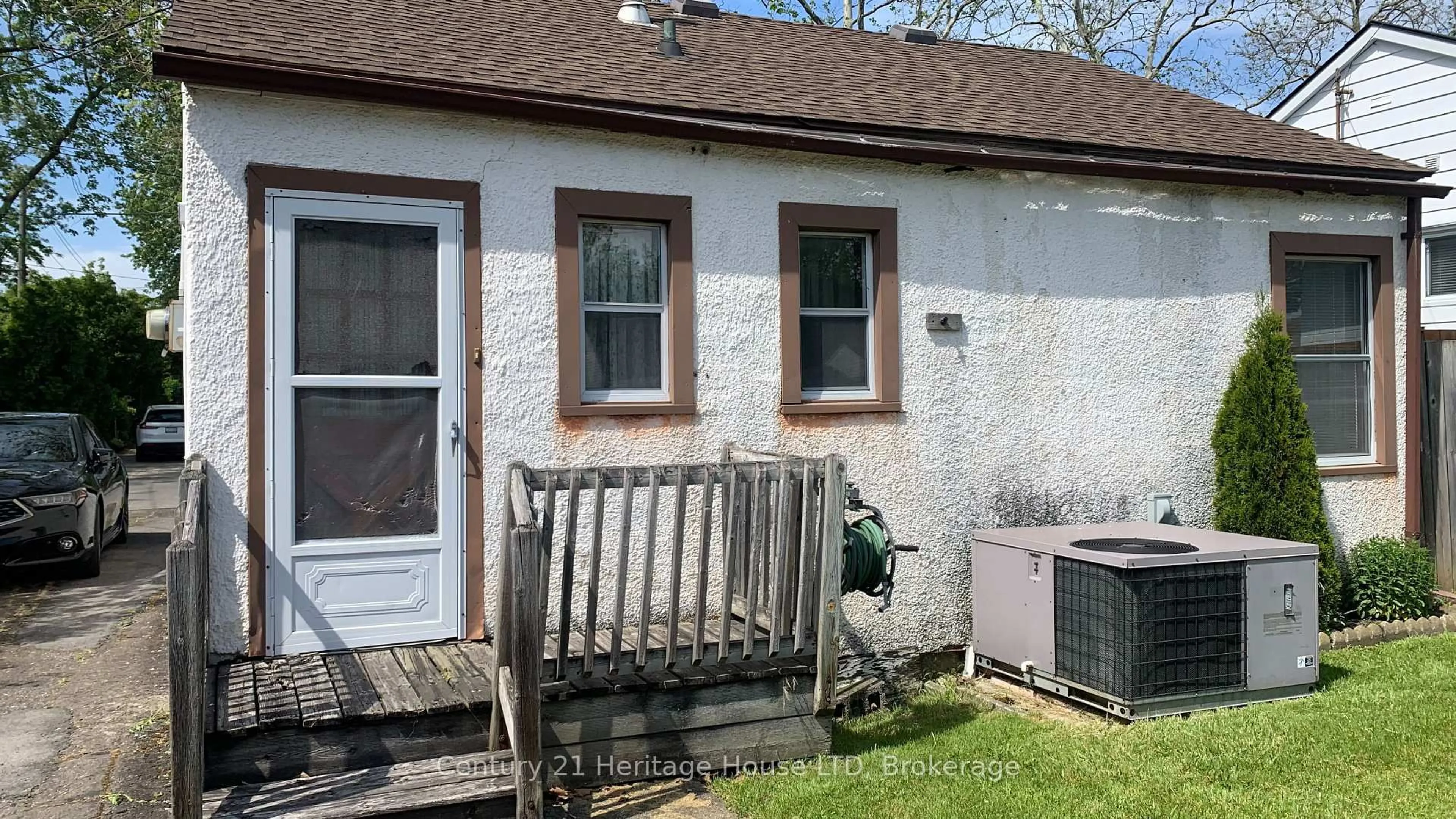 Patio, street for 11 Achilles Ave, Welland Ontario L3B 4S3