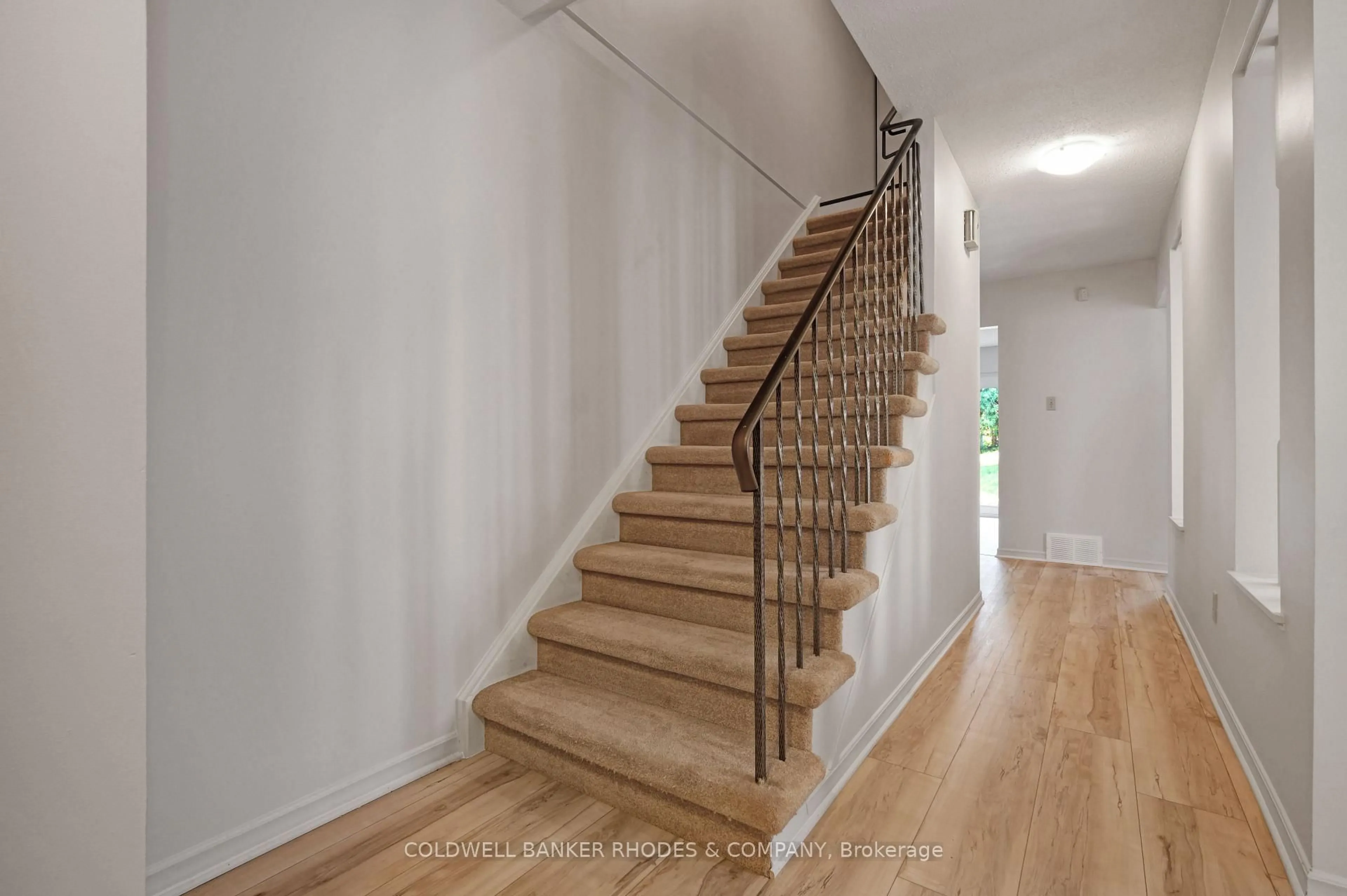 Stairs for 6290 Fortune Dr, Orleans Ontario K1C 2B1