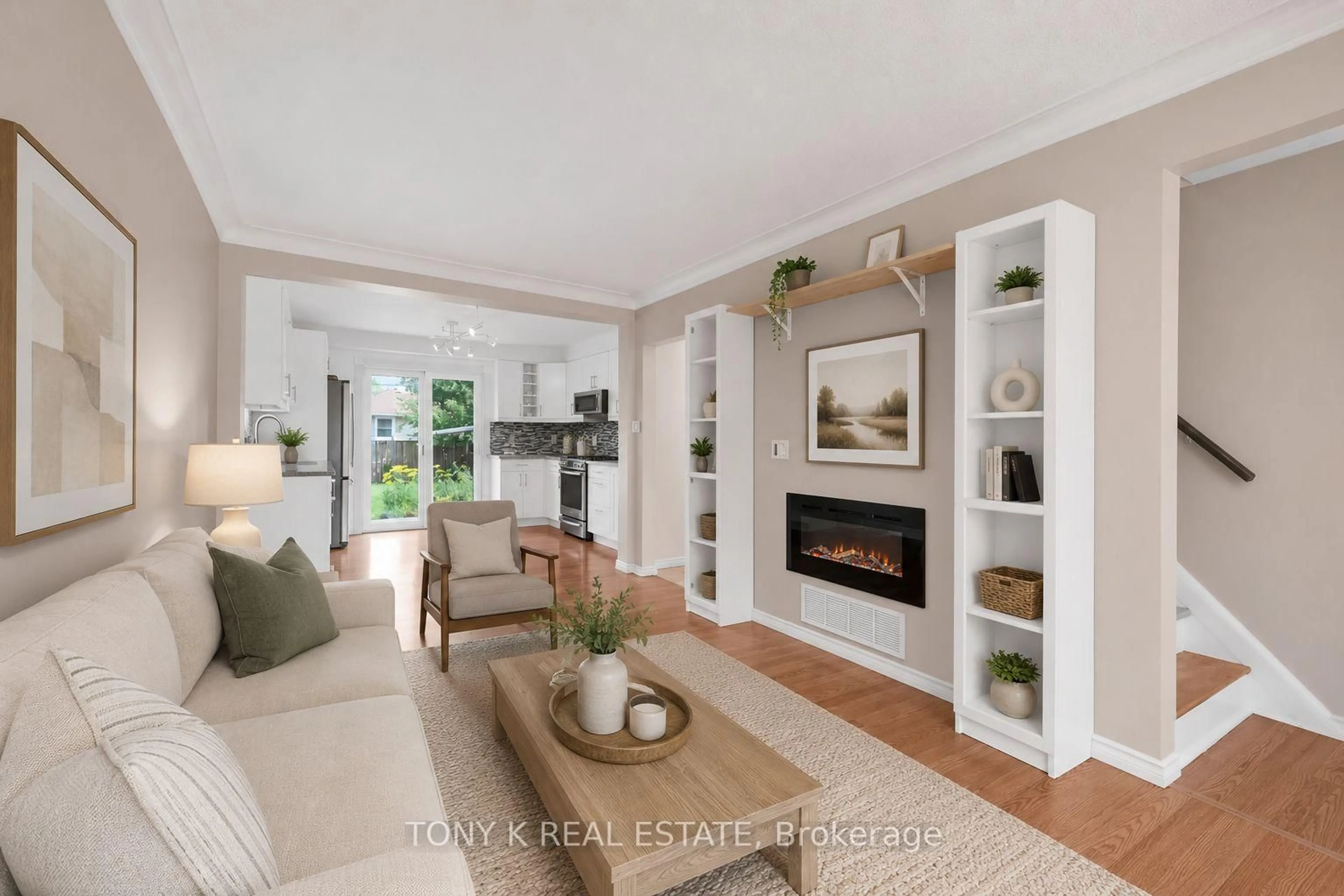 Living room with furniture, unknown for 420 Waverly St, Hamilton Ontario L8H 6R4