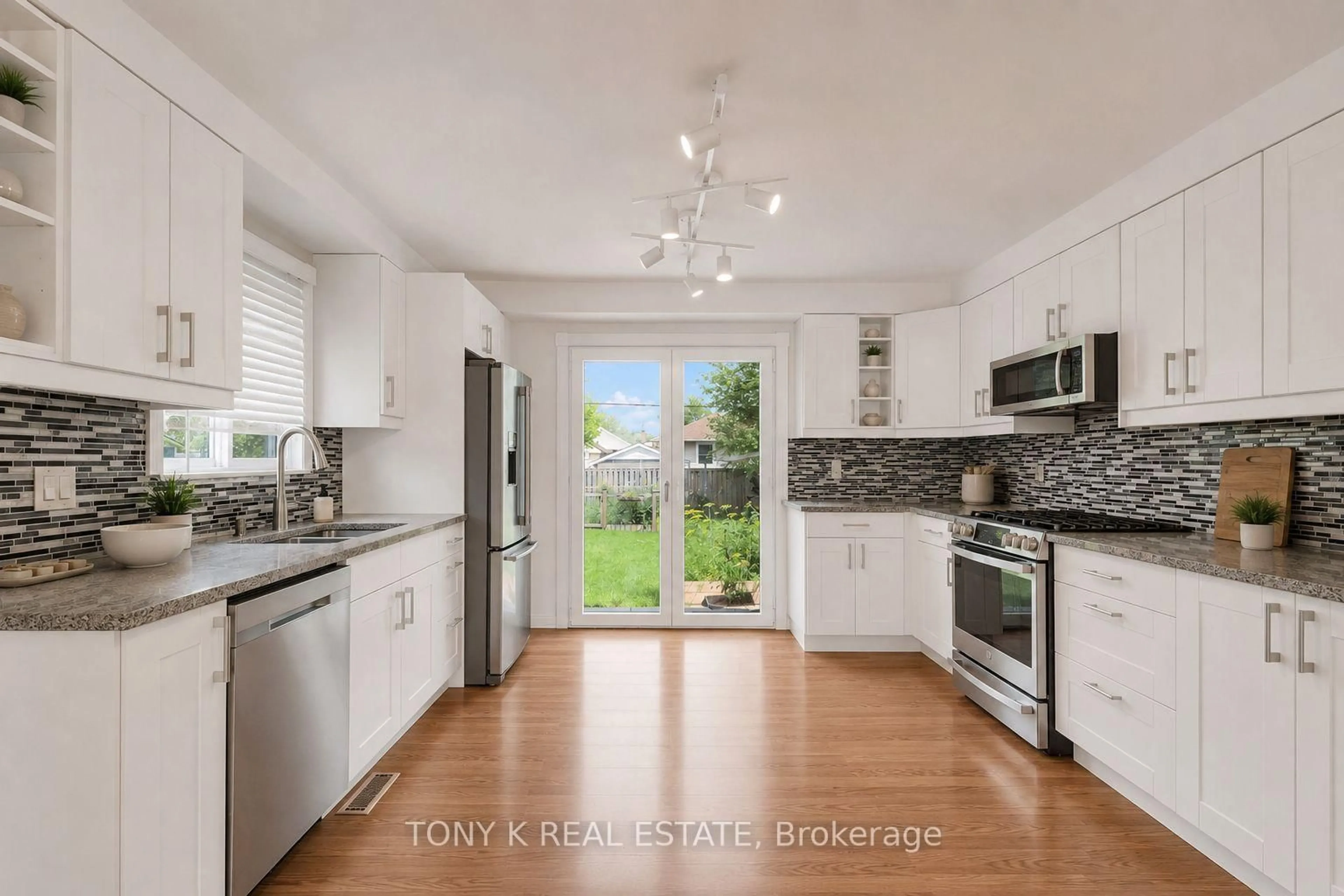 Open concept kitchen, ceramic/tile floor for 420 Waverly St, Hamilton Ontario L8H 6R4