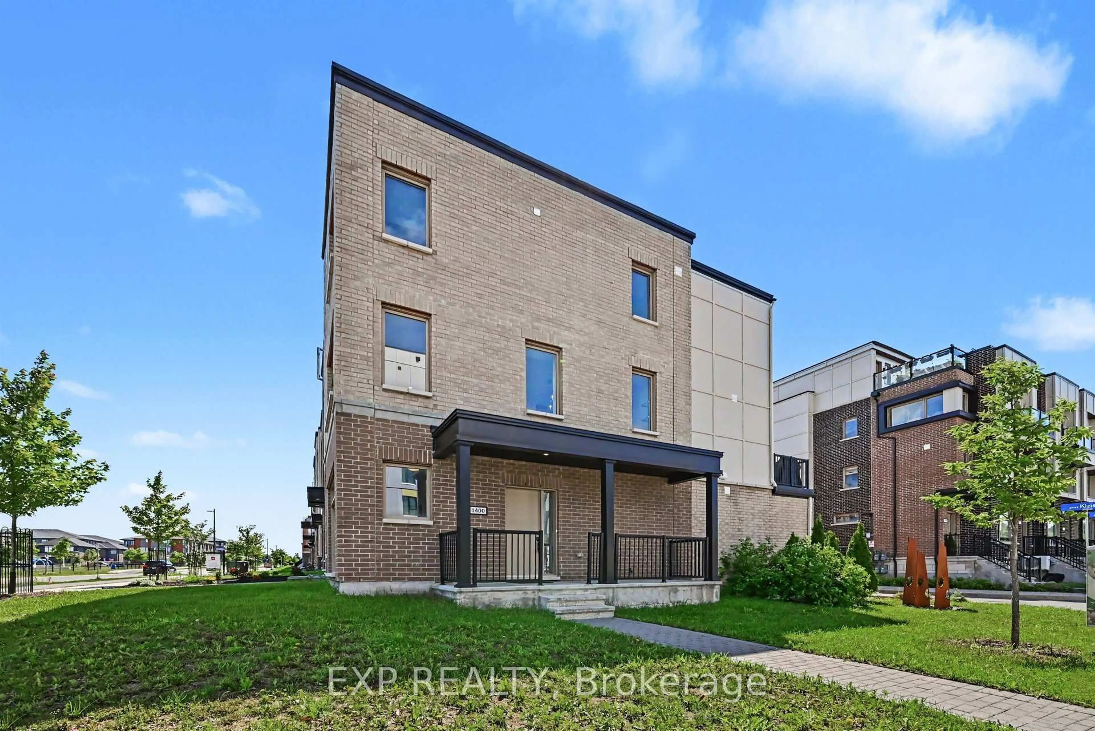 Home with brick exterior material, building for 1400 Hemlock Rd, Ottawa Ontario K1K 5A8