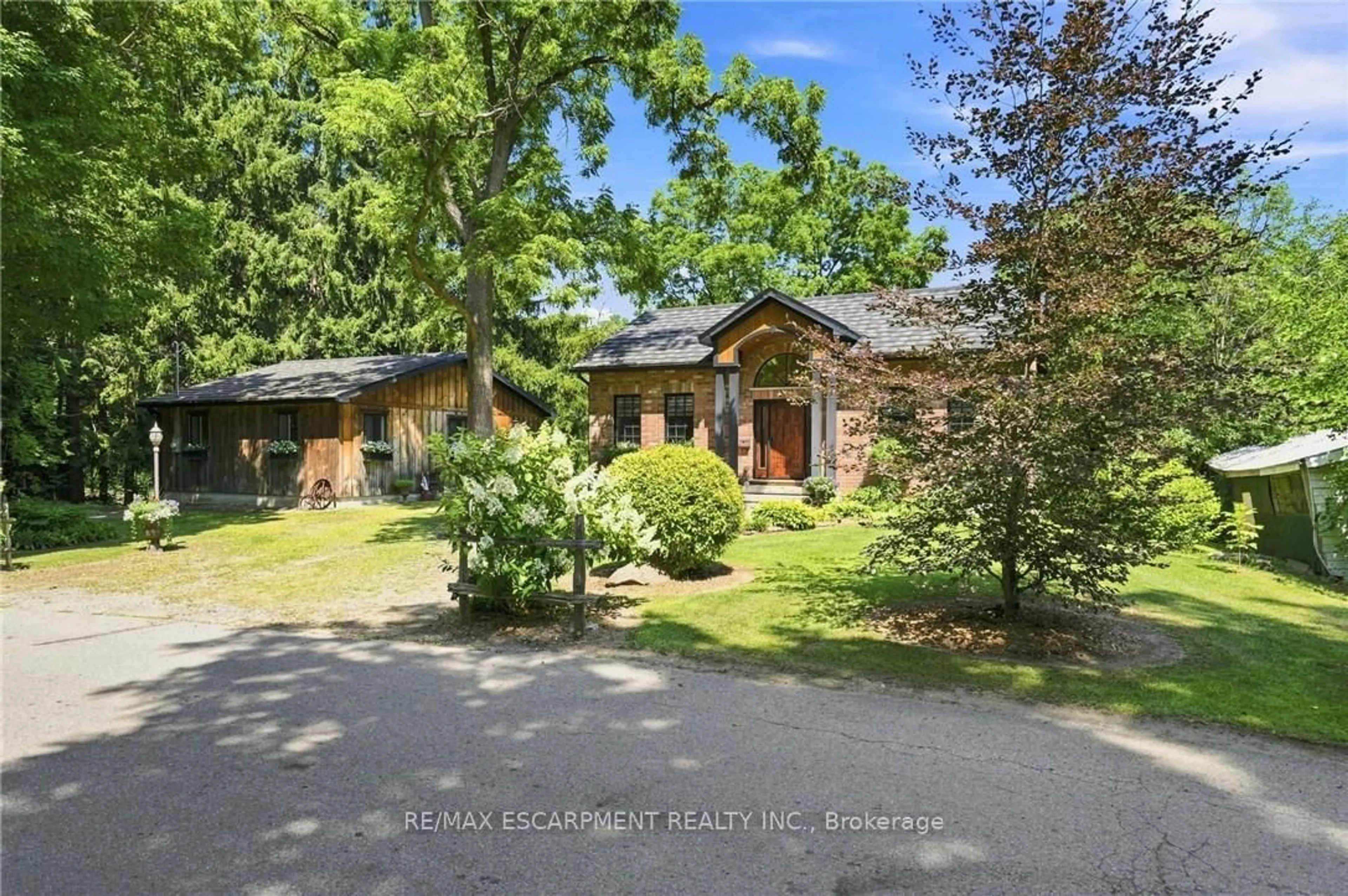 A pic from outside/outdoor area/front of a property/back of a property/a pic from drone, street for 376 Moxley Rd, Hamilton Ontario L9H 5L5