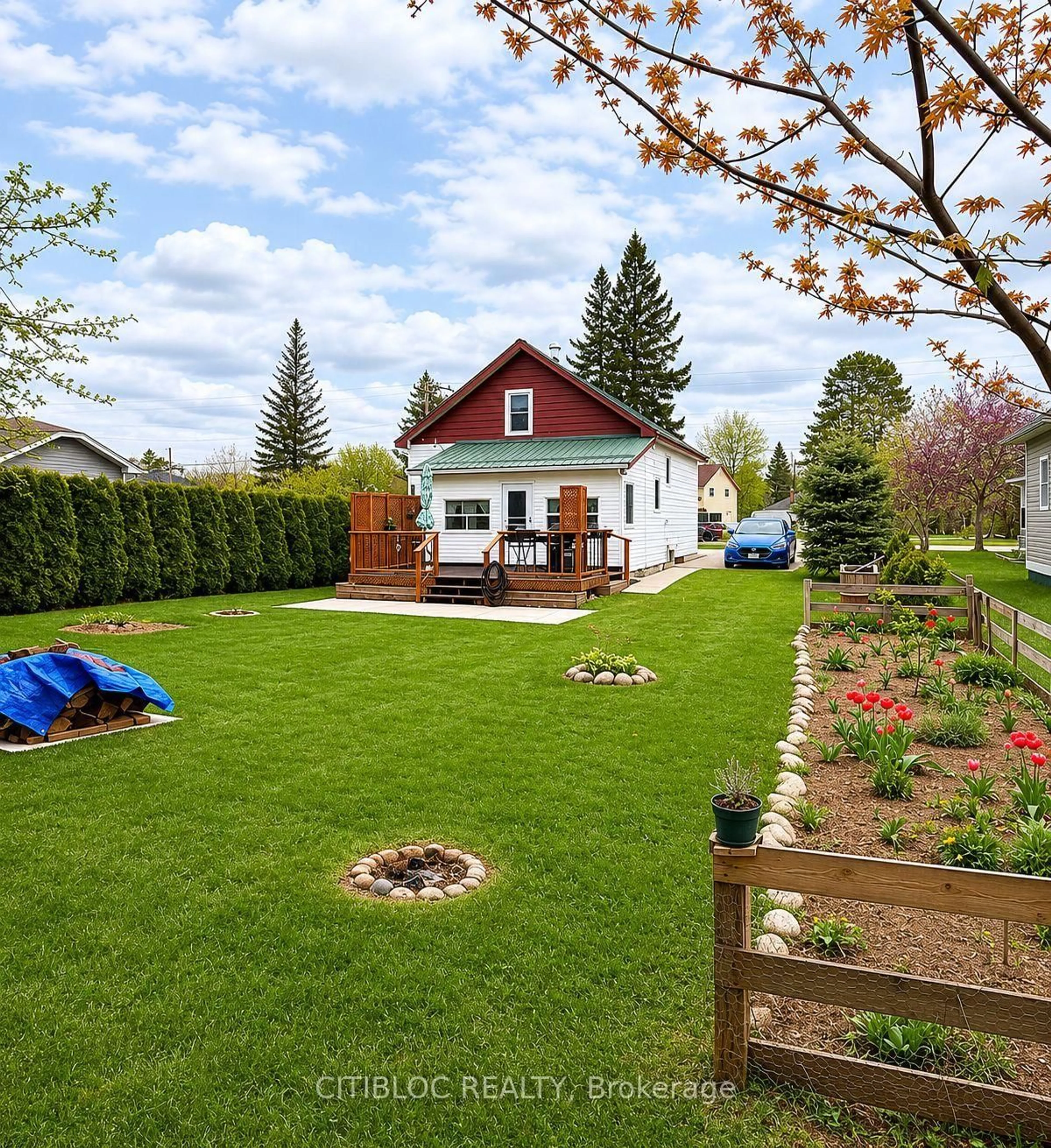A pic from outside/outdoor area/front of a property/back of a property/a pic from drone, street for 67 Ottawa Ave, South River Ontario P0A 1X0