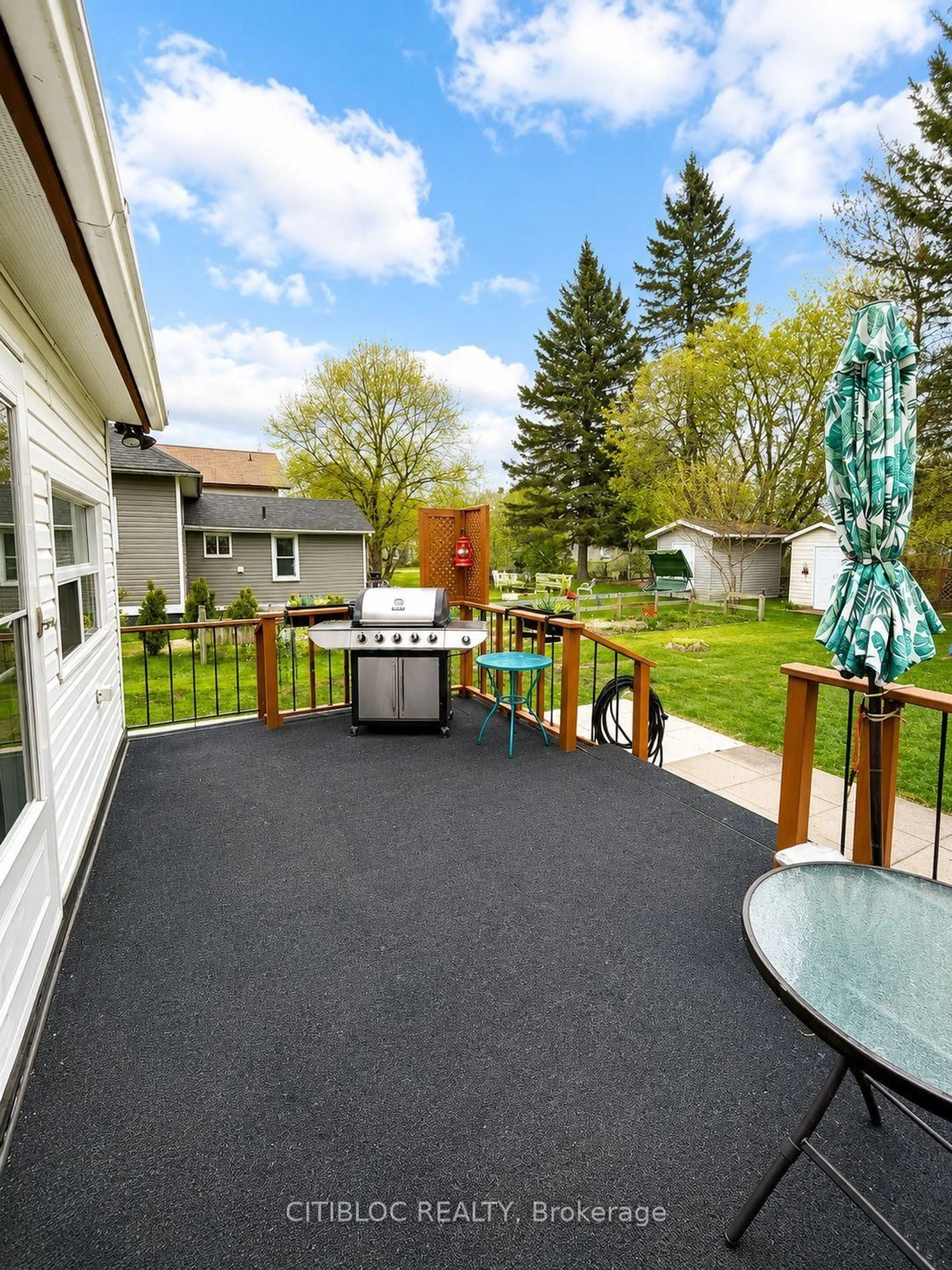 Patio, street for 67 Ottawa Ave, South River Ontario P0A 1X0
