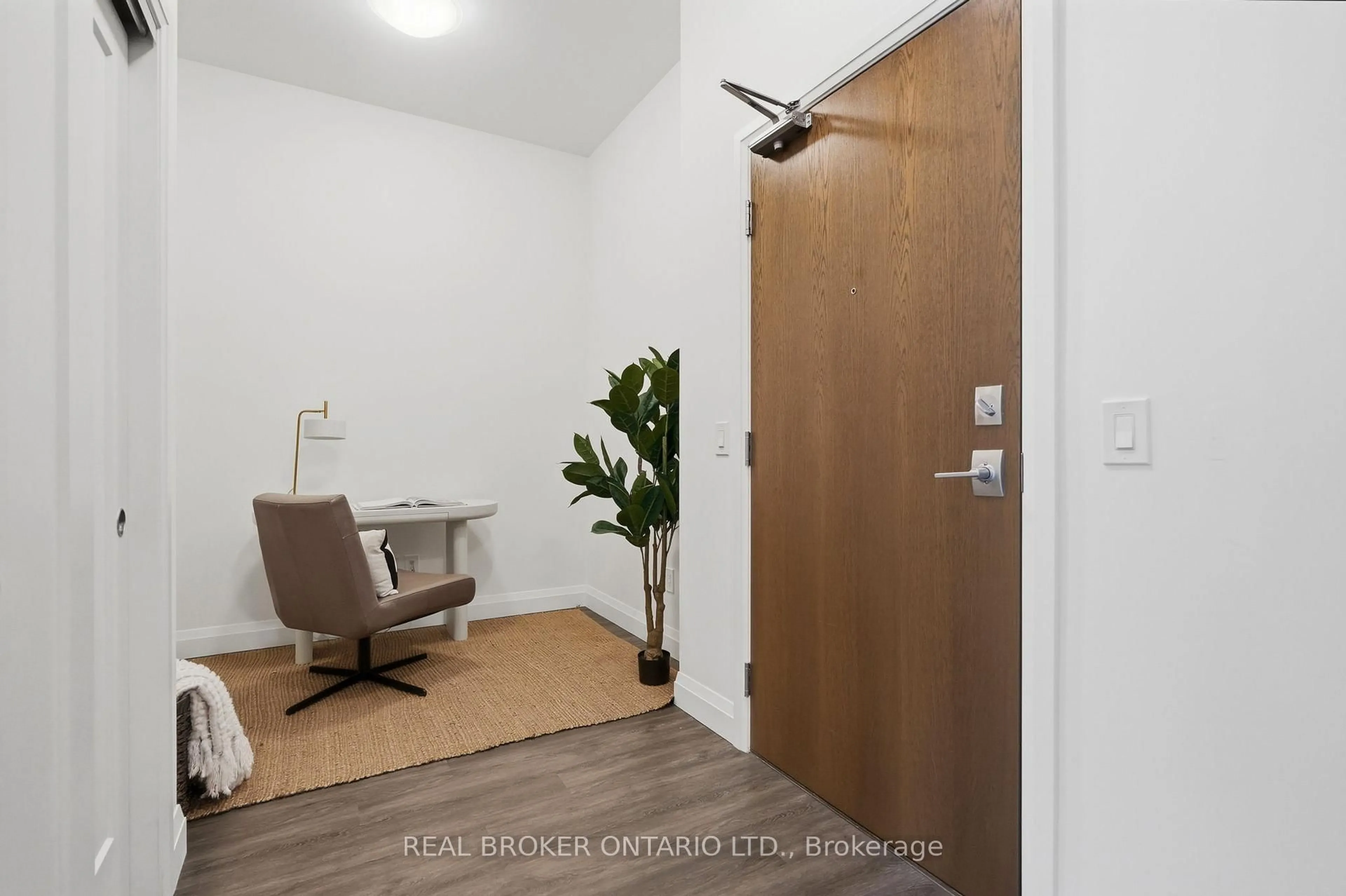 Indoor entryway for 30 Hamilton St #101, Hamilton Ontario L8B 1V8