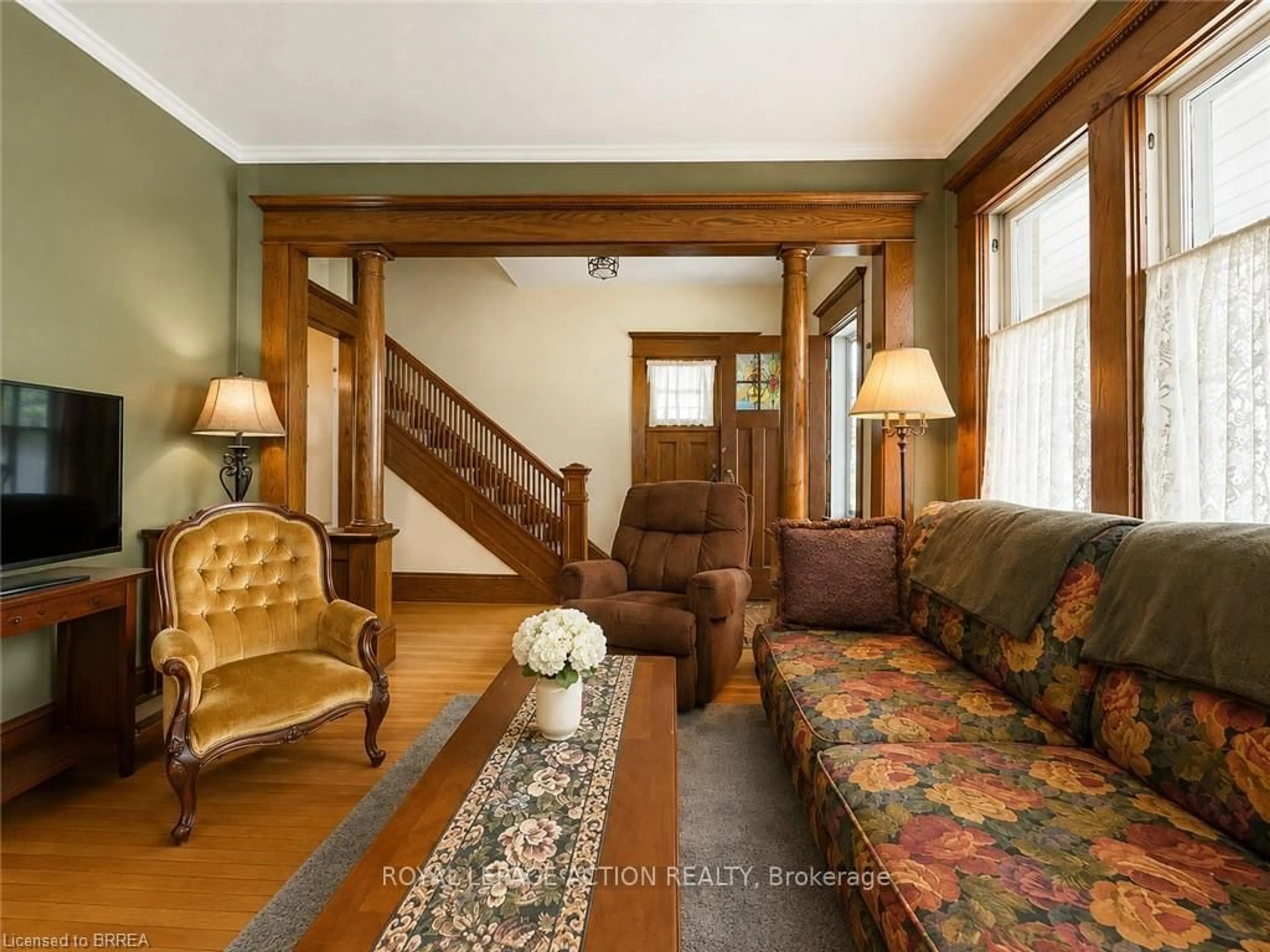 Living room with furniture, unknown for 49 Palmerston Ave, Brantford Ontario N3T 4L1