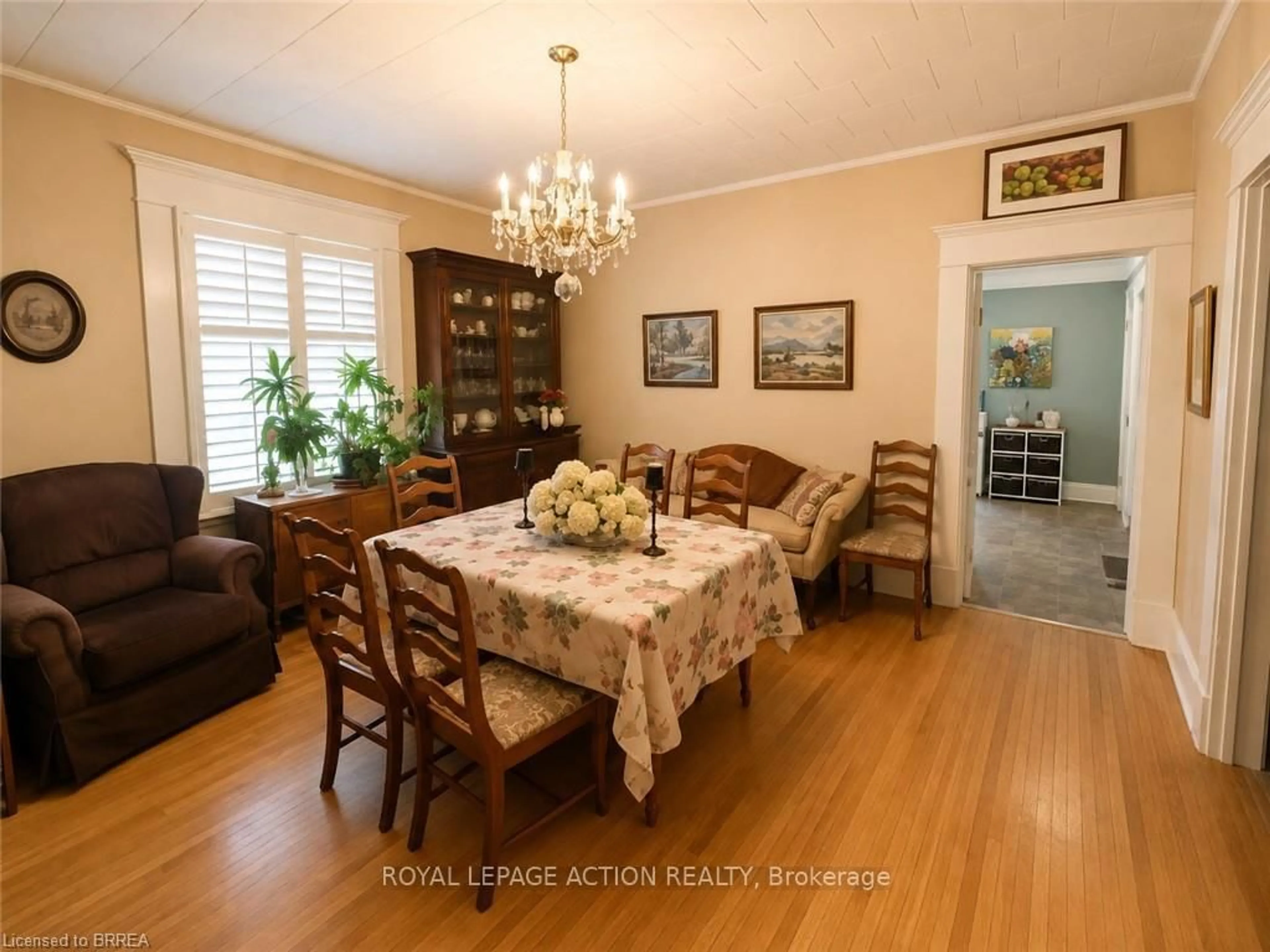 Dining room, wood/laminate floor for 49 Palmerston Ave, Brantford Ontario N3T 4L1