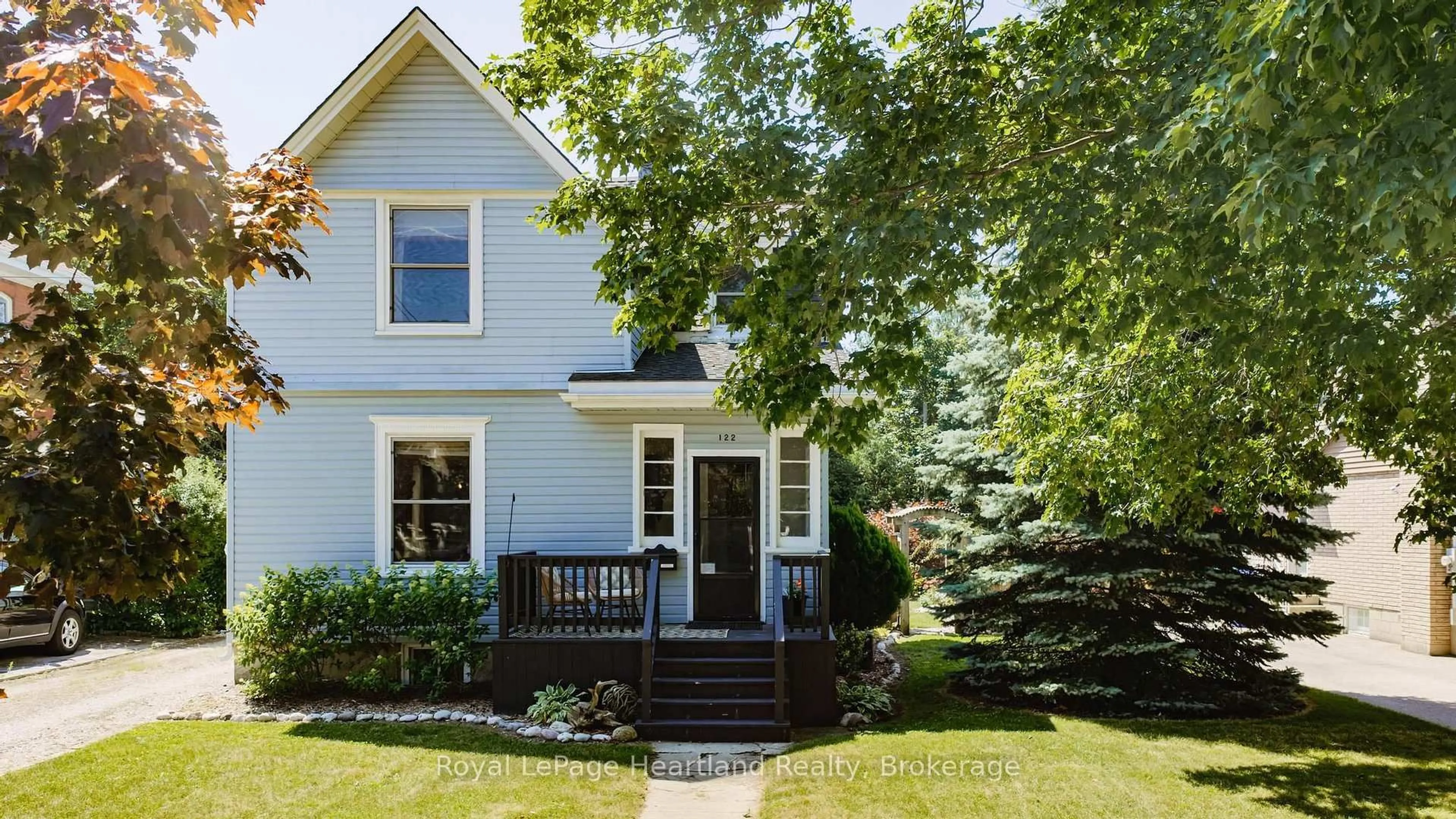 Home with vinyl exterior material, street for 122 Nelson St, Goderich Ontario N7A 1R9