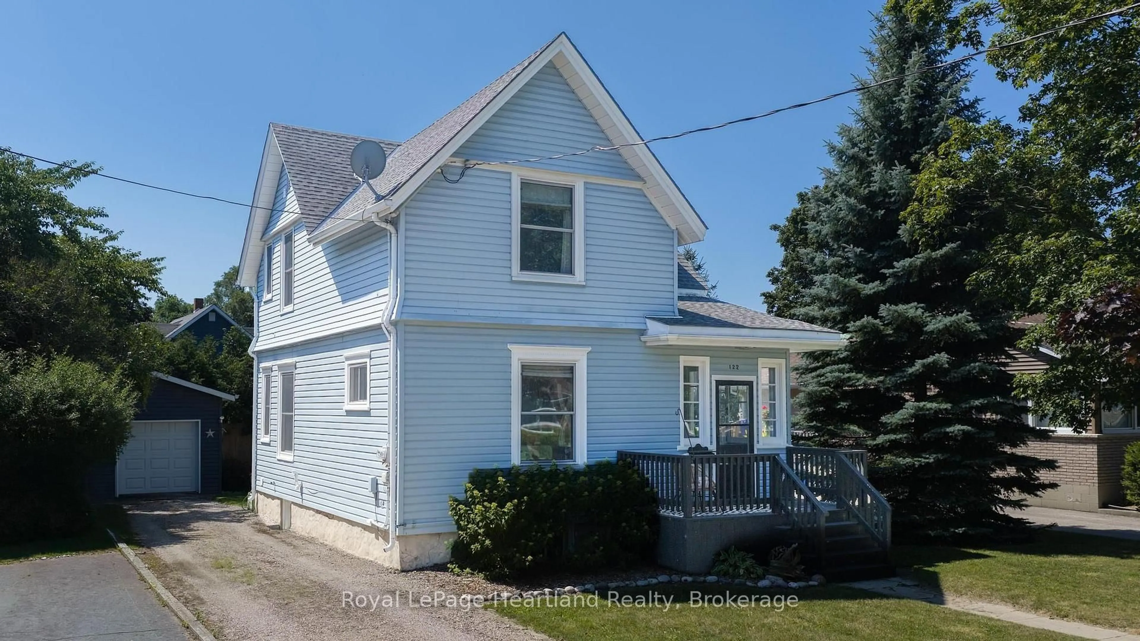 Home with vinyl exterior material, street for 122 Nelson St, Goderich Ontario N7A 1R9