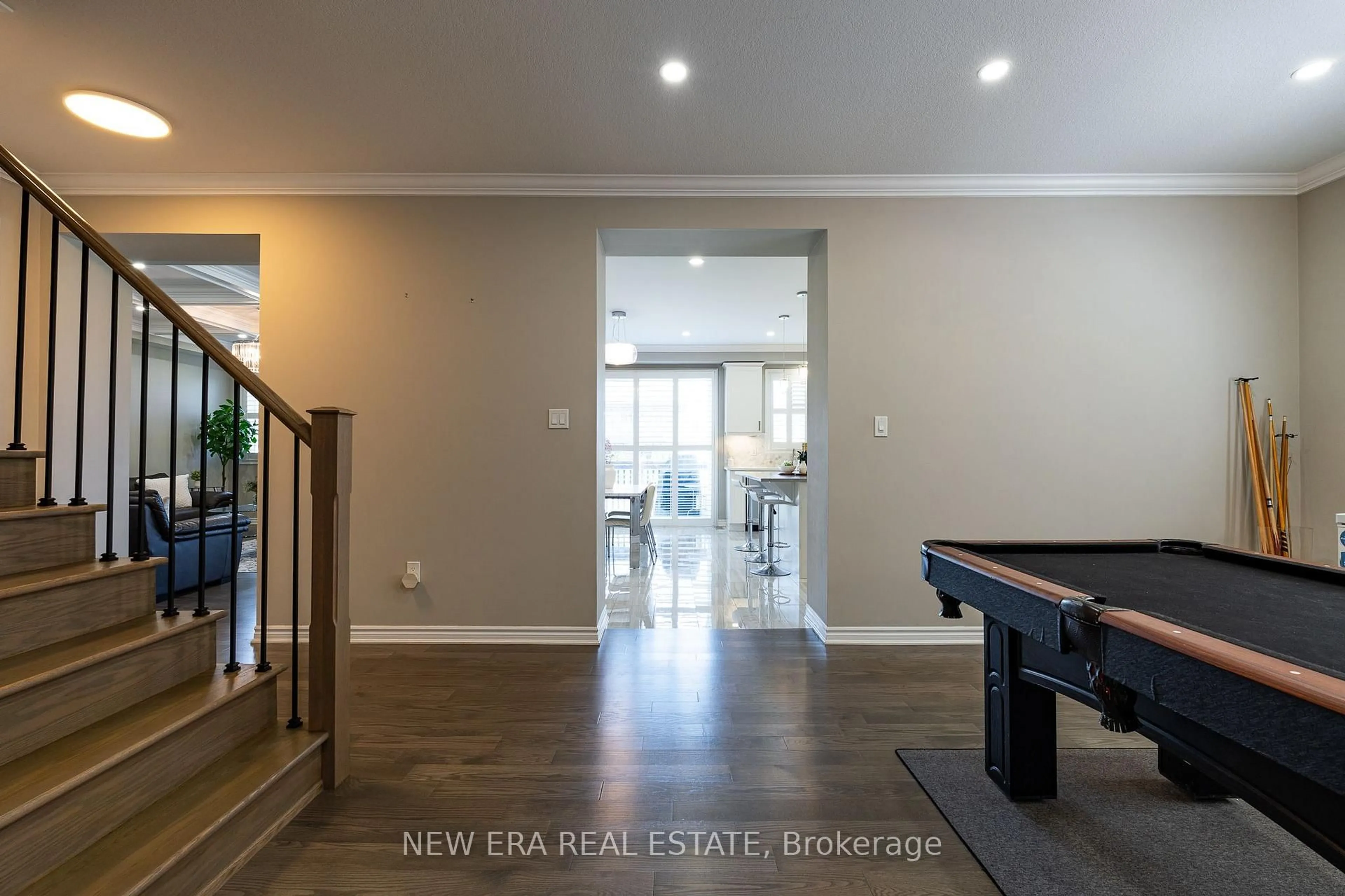 Indoor entryway for 455 Equestrian Way, Cambridge Ontario N3E 0B6