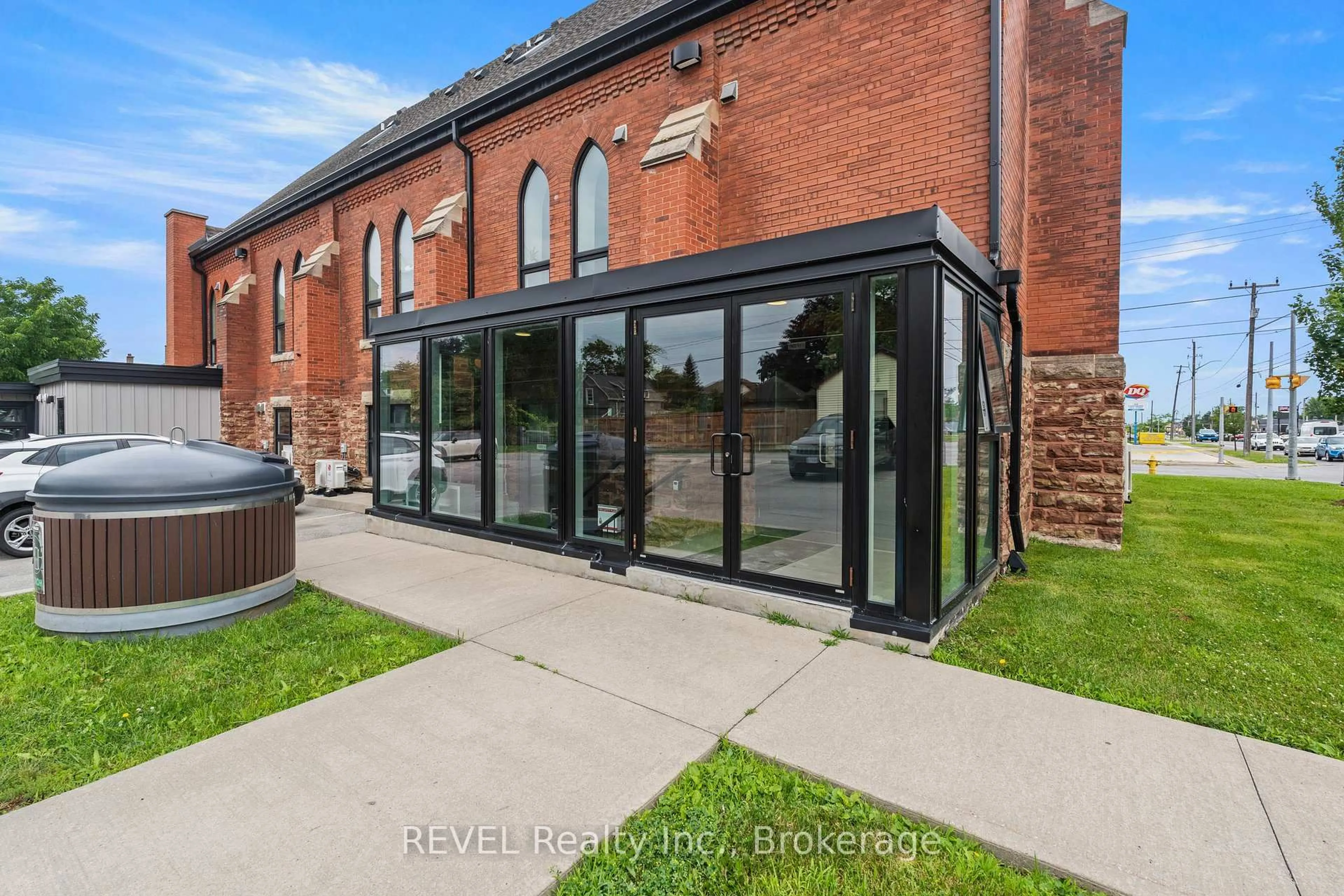 Unknown for 405 Merritt St #3, St. Catharines Ontario L2P 1P5