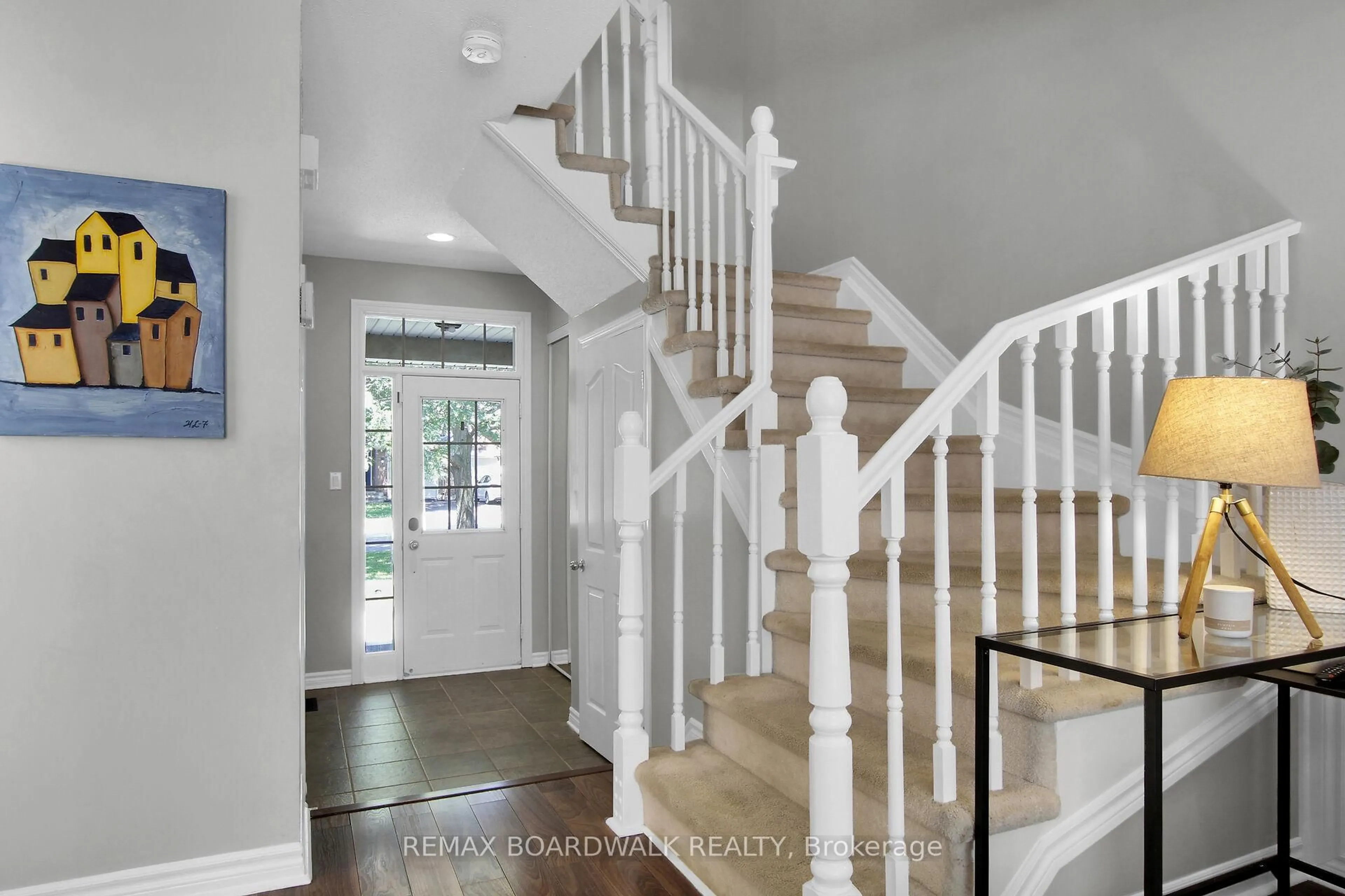 Indoor entryway for 86 Saddlesmith Circ, Ottawa Ontario K2M 2Y5