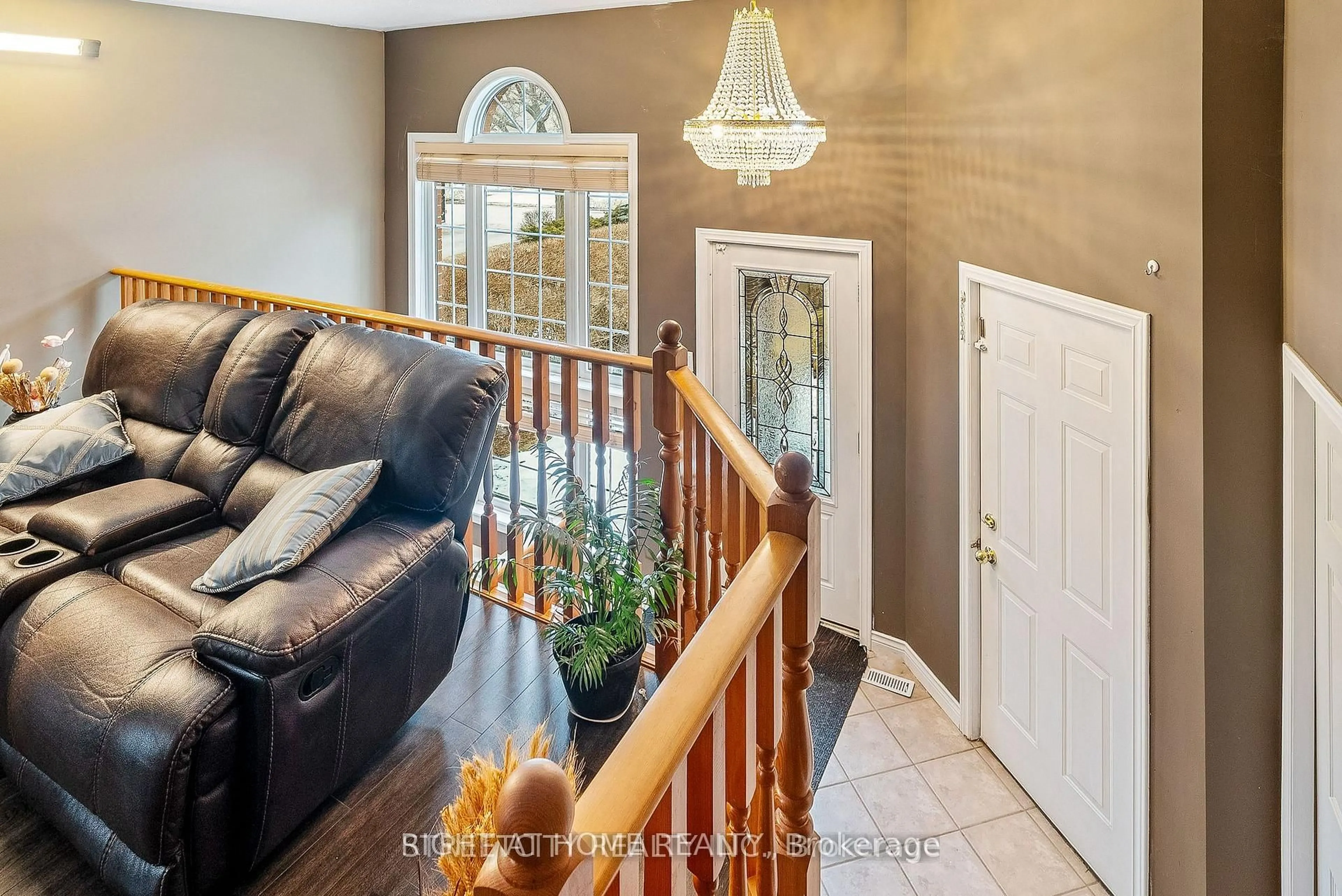 Indoor entryway for 126 Meadowridge Rd, London North Ontario N6H 5N6