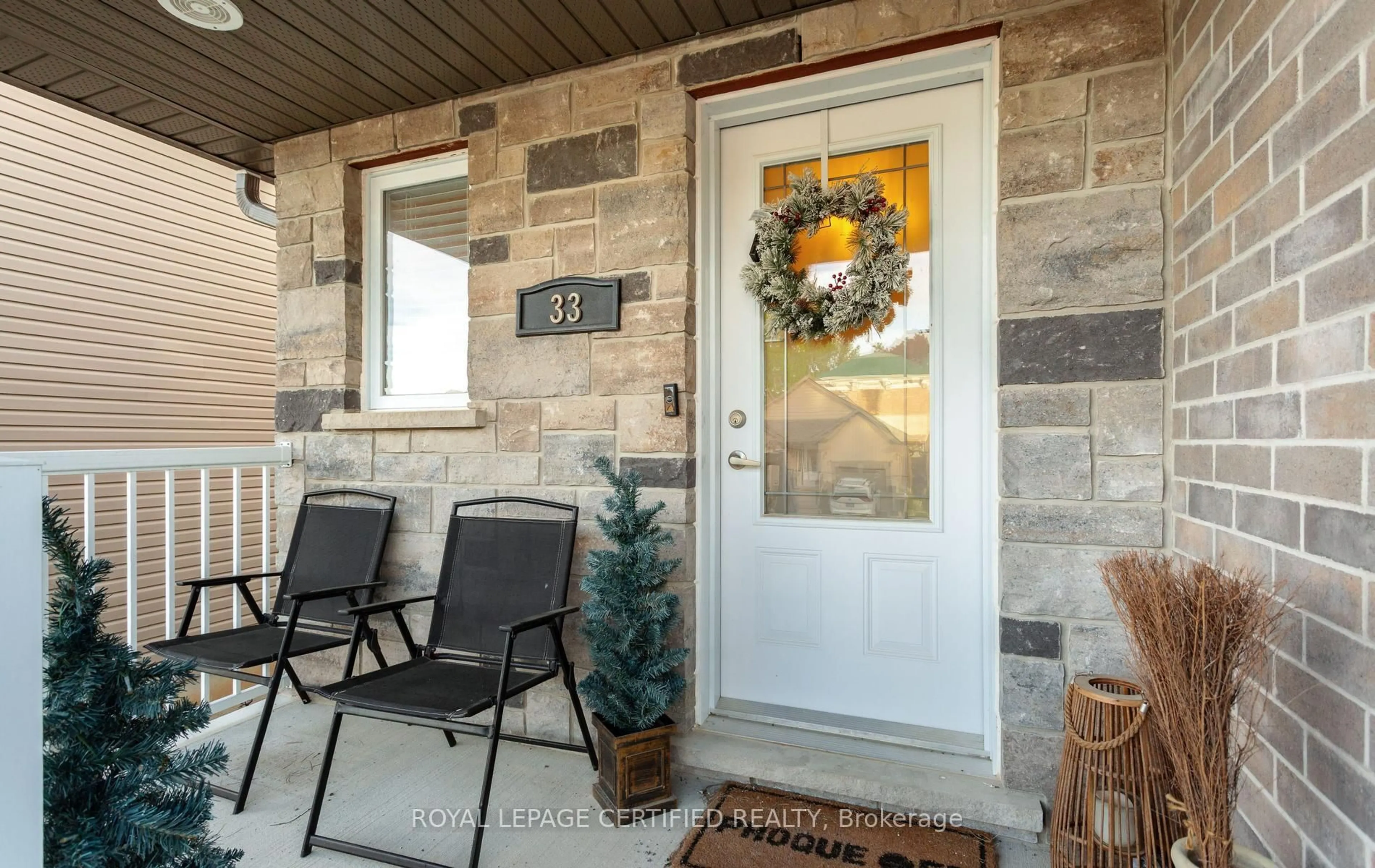 Indoor entryway for 33 Kendell Lane, Ingersoll Ontario N5C 3J1