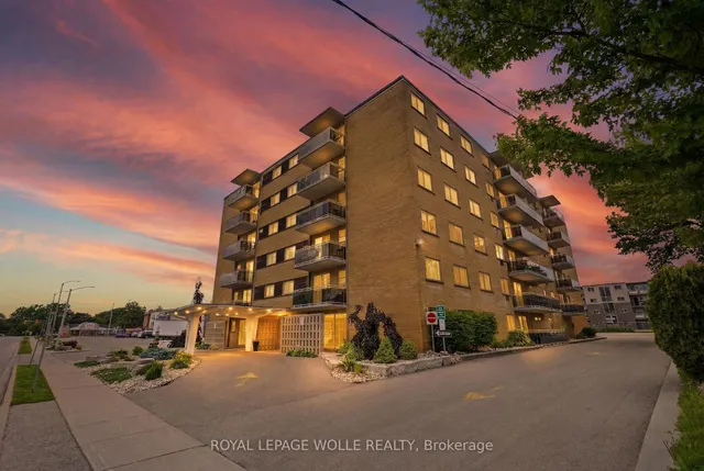 87 St George St #403, Brantford 1