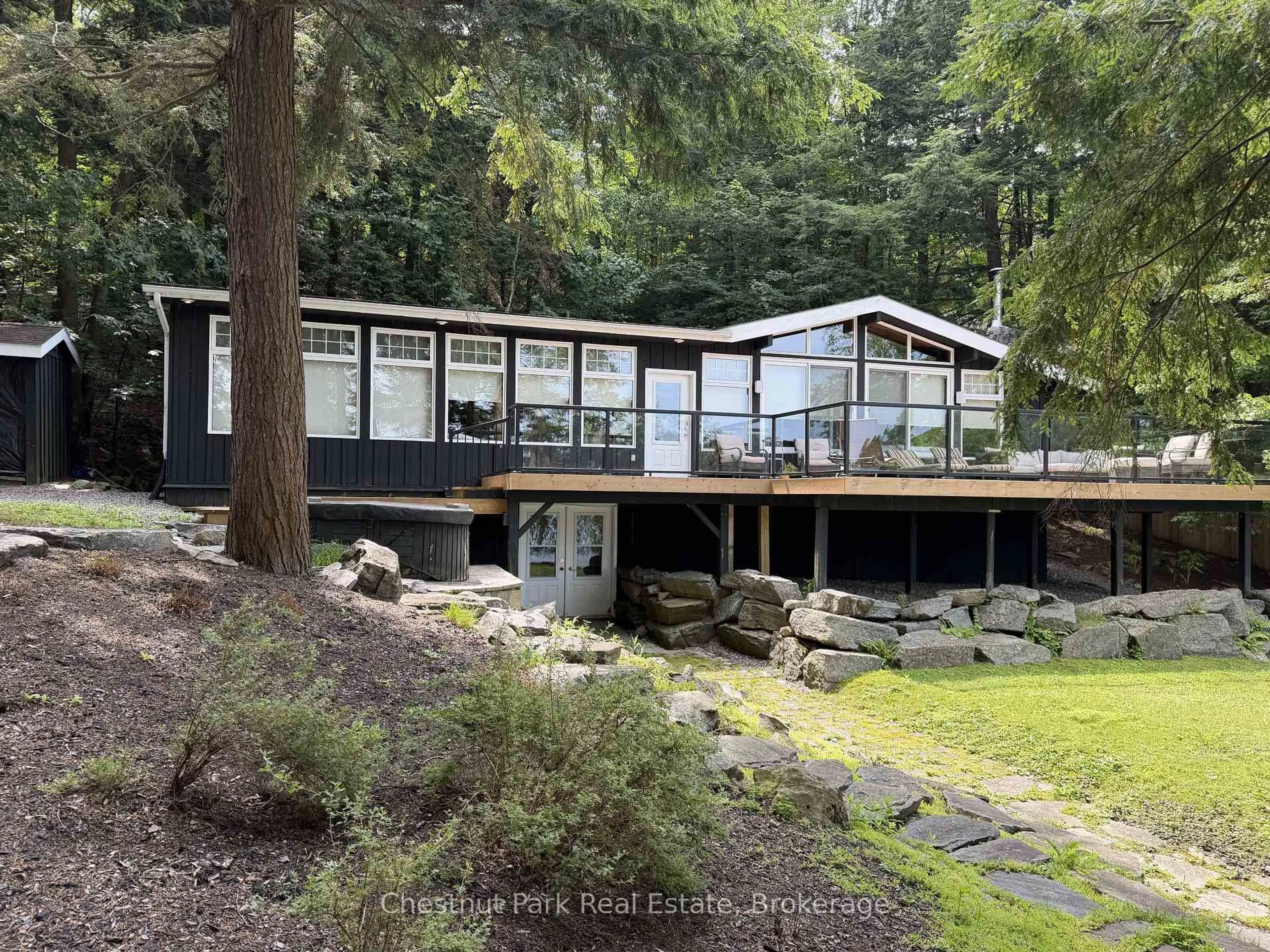 Home with vinyl exterior material, unknown for 1002 Ahmic Dr, Muskoka Lakes Ontario P0B 1G0