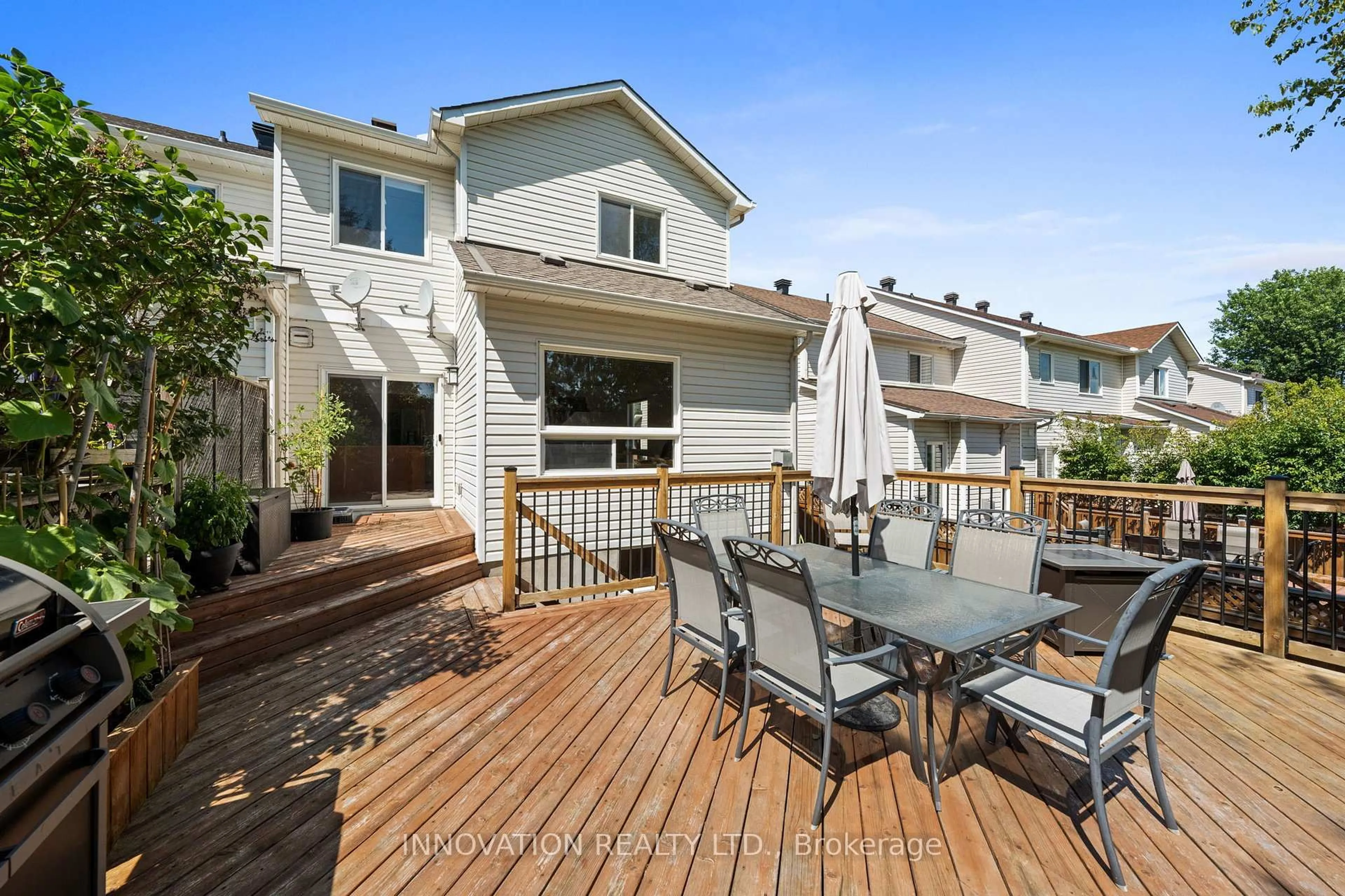Patio, street for 37 Chantilly Gate, Stittsville Ontario K2S 2B1
