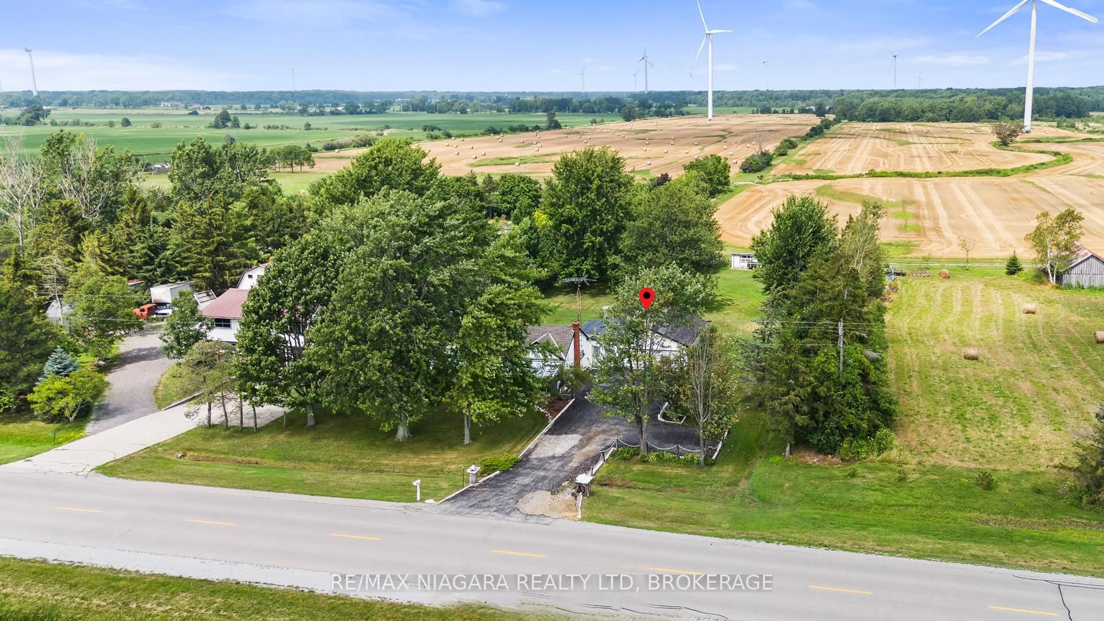 A pic from outside/outdoor area/front of a property/back of a property/a pic from drone, unknown for 2249 North Shore Dr, Haldimand Ontario N0A 1K0