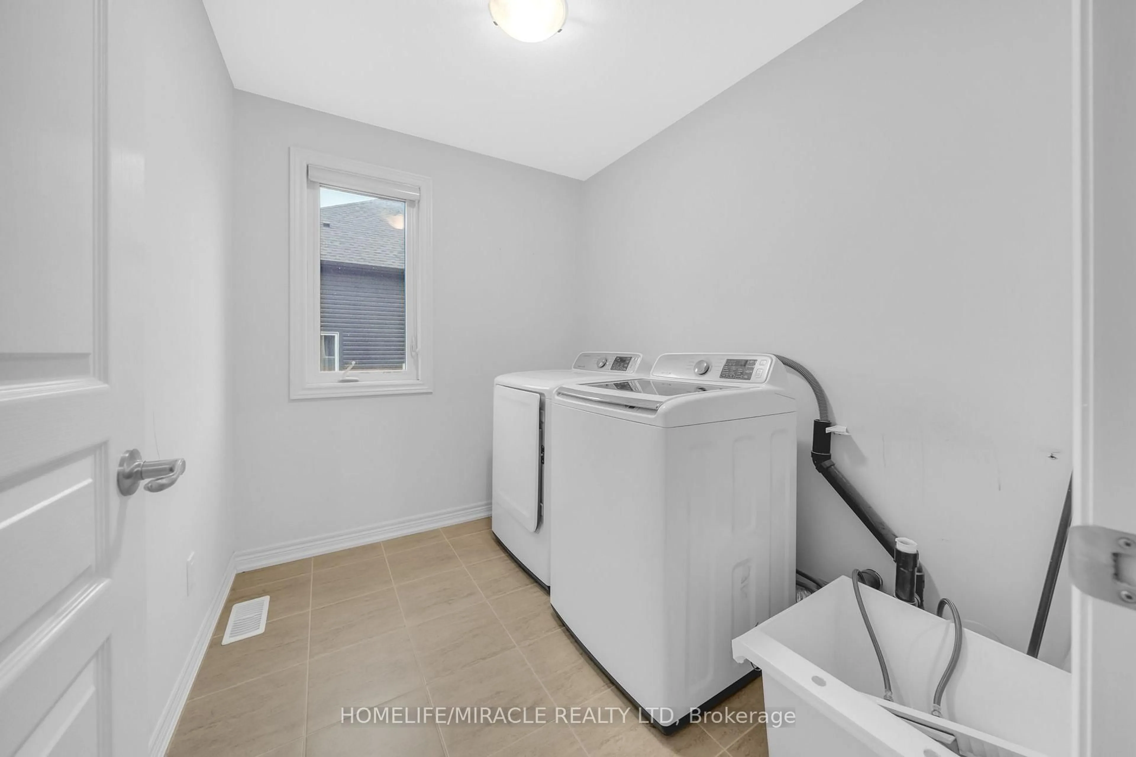 Laundry room for 3547 Dominion Rd, Fort Erie Ontario L0S 1N0