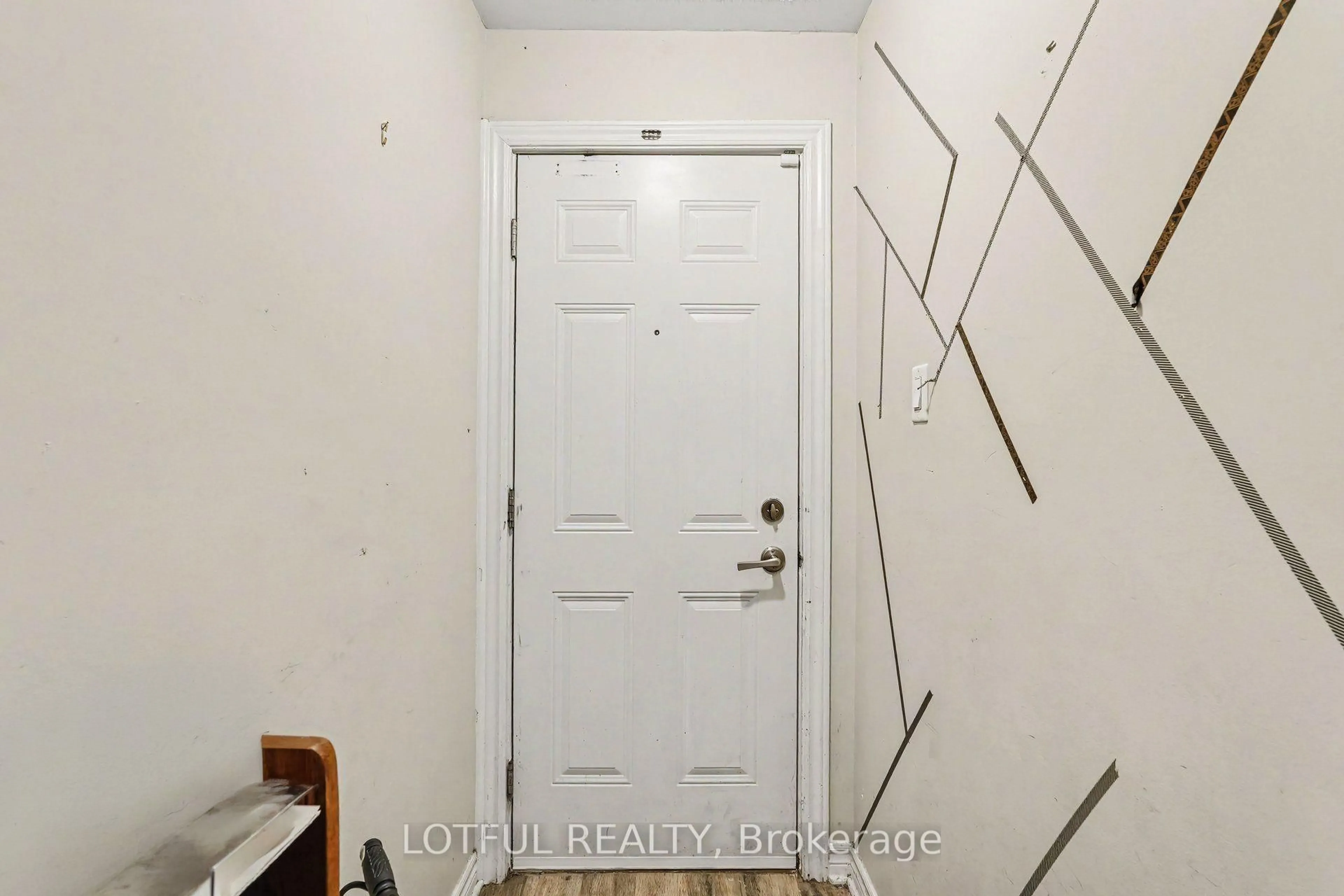 Indoor entryway for 585 Chapman Mills Dr #20, Ottawa Ontario K2J 5T1