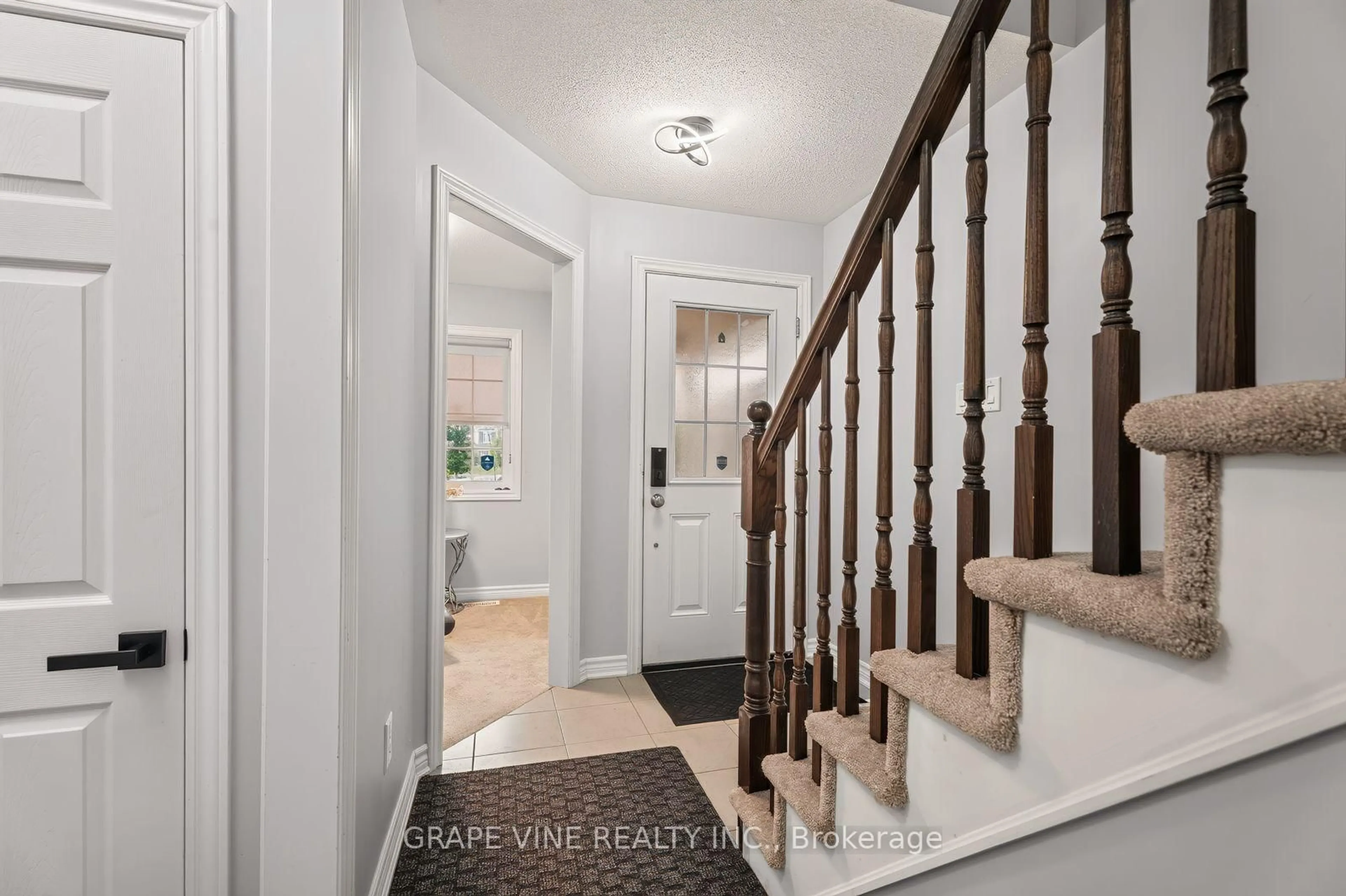 Indoor entryway for 3566 River Run Ave, Ottawa Ontario K2J 6J7