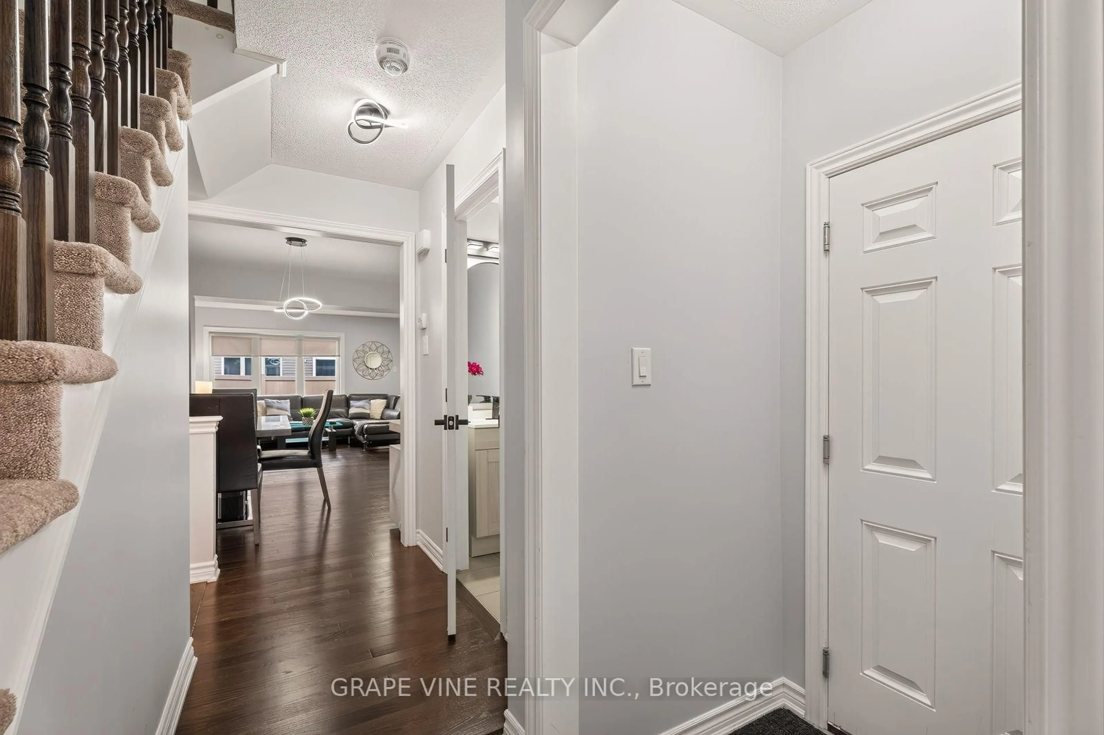 Indoor entryway for 3566 River Run Ave, Ottawa Ontario K2J 6J7