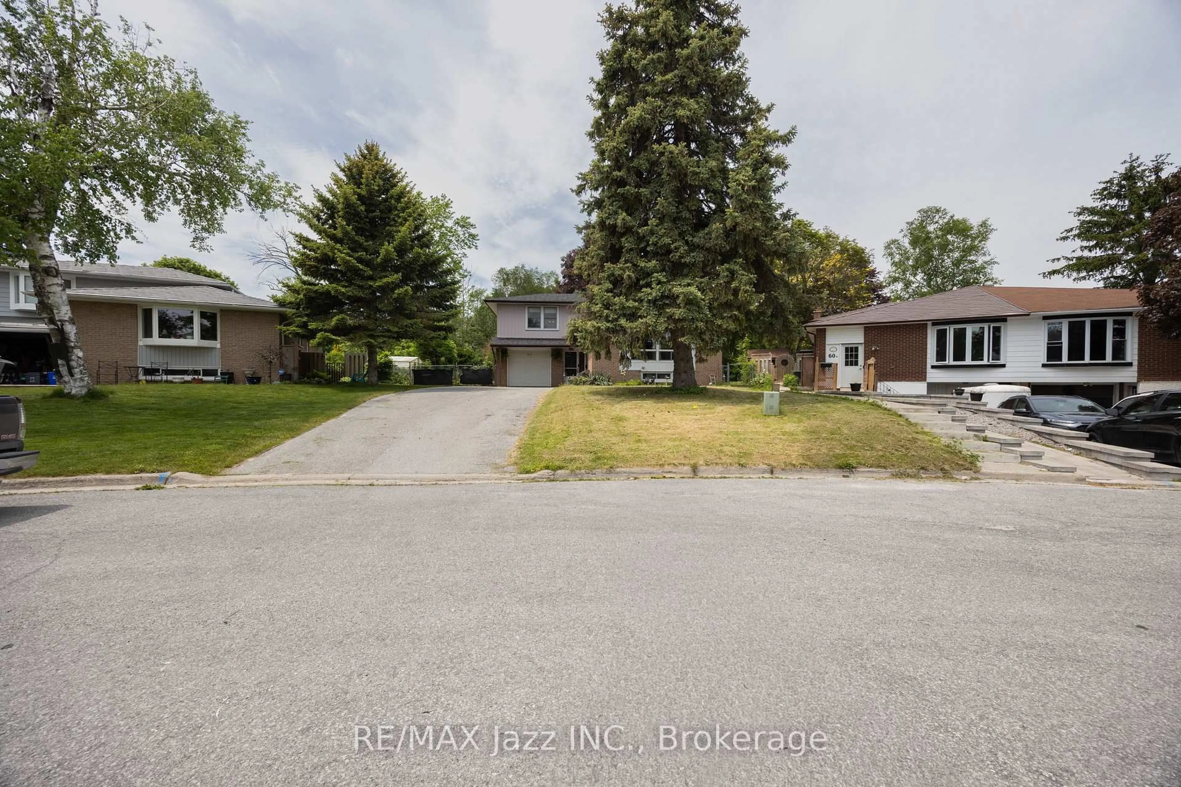 A pic from outside/outdoor area/front of a property/back of a property/a pic from drone, street for 62 Crossley Dr, Port Hope Ontario L1A 3T5