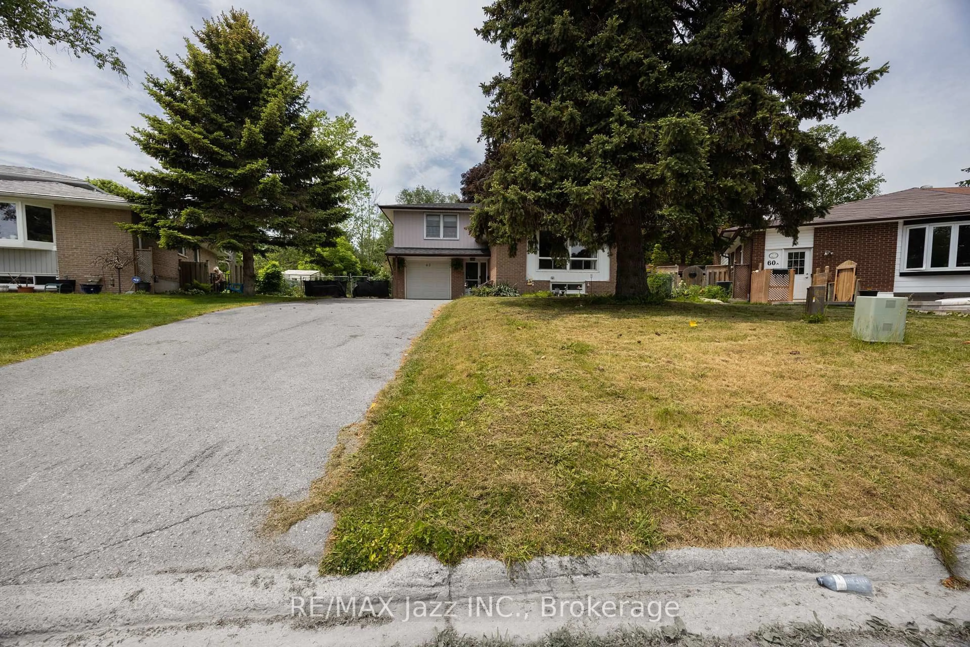 A pic from outside/outdoor area/front of a property/back of a property/a pic from drone, street for 62 Crossley Dr, Port Hope Ontario L1A 3T5