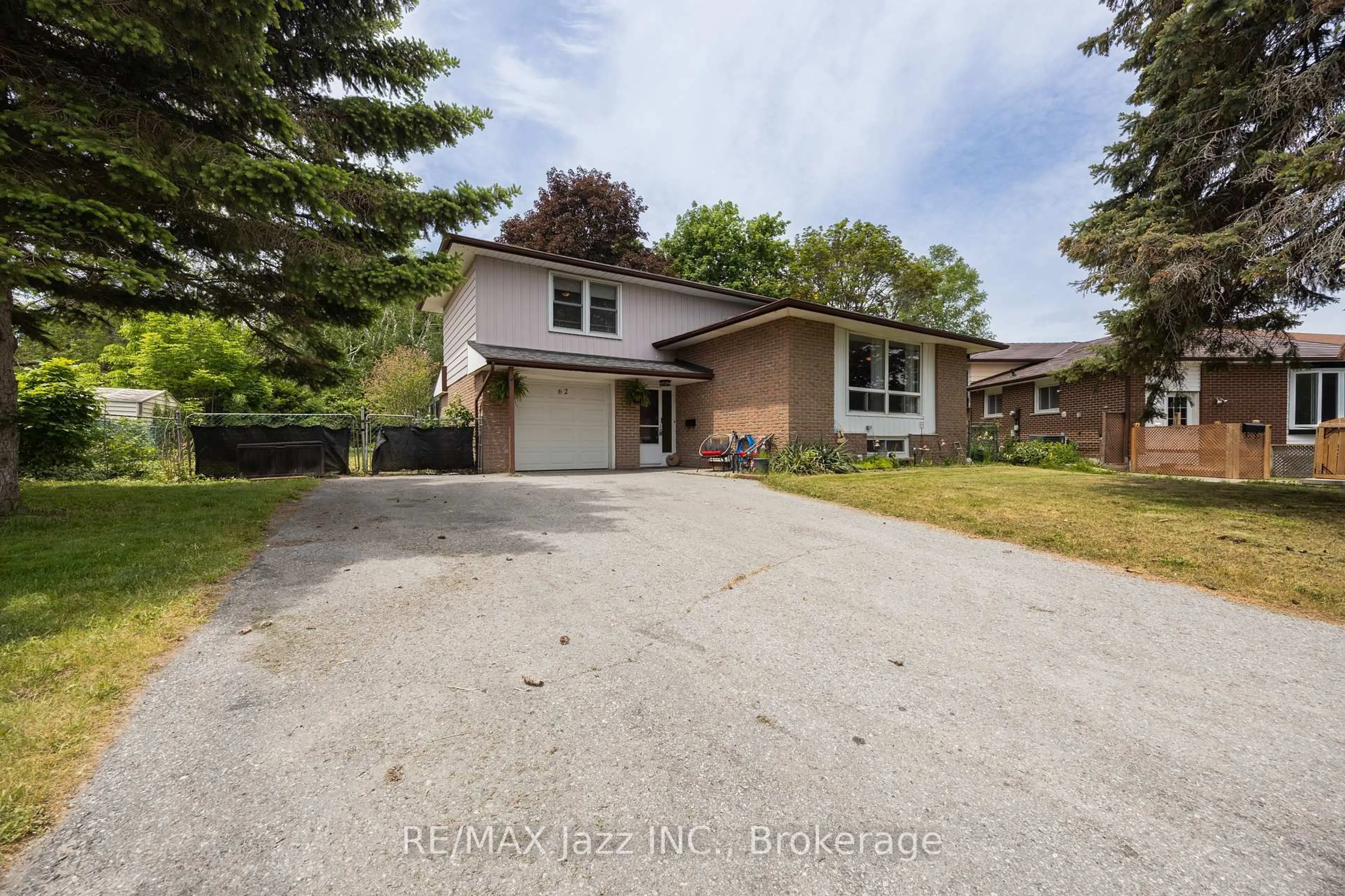 A pic from outside/outdoor area/front of a property/back of a property/a pic from drone, street for 62 Crossley Dr, Port Hope Ontario L1A 3T5