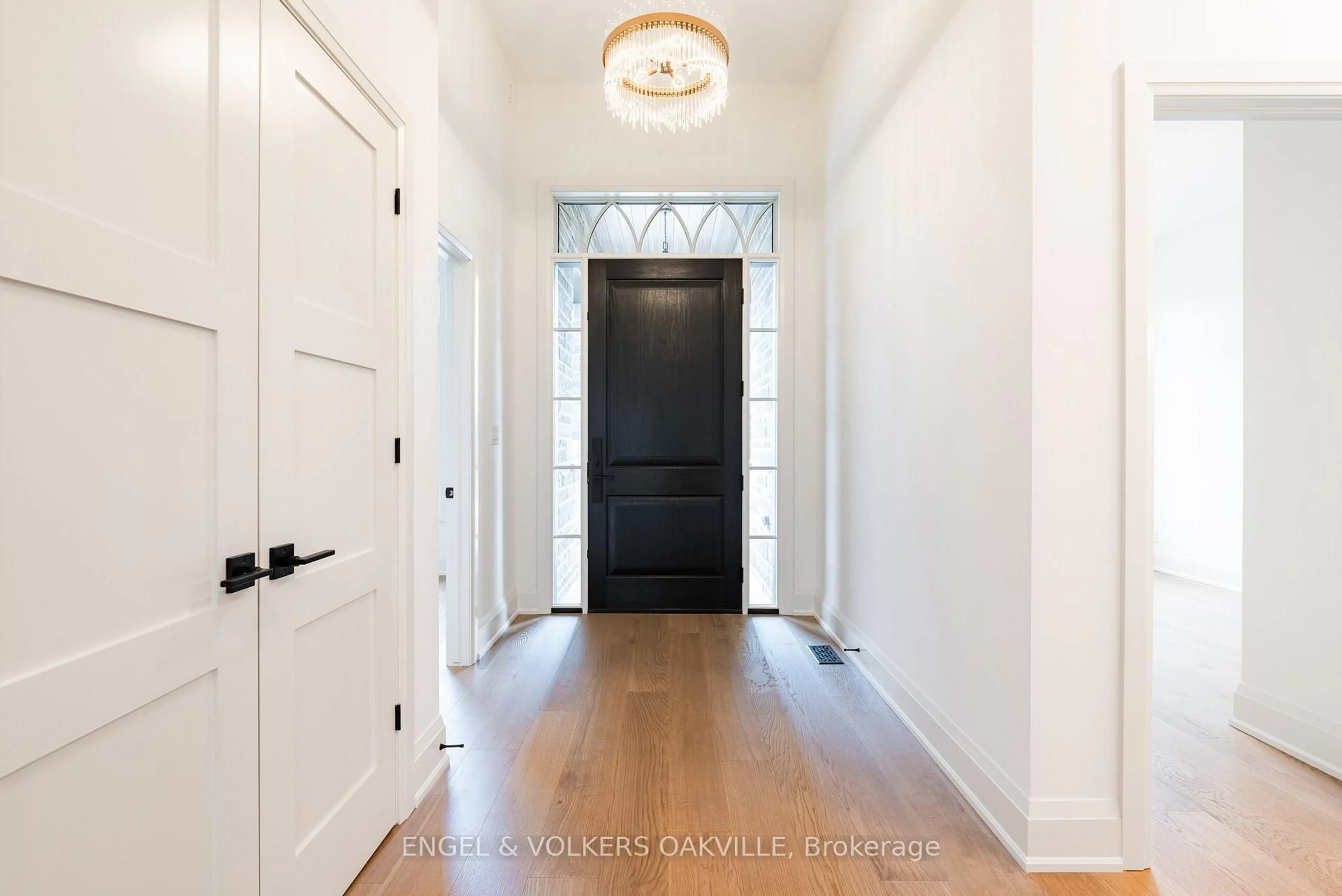 Indoor entryway for 727 Warner Rd, Niagara-on-the-Lake Ontario L0S 1P0