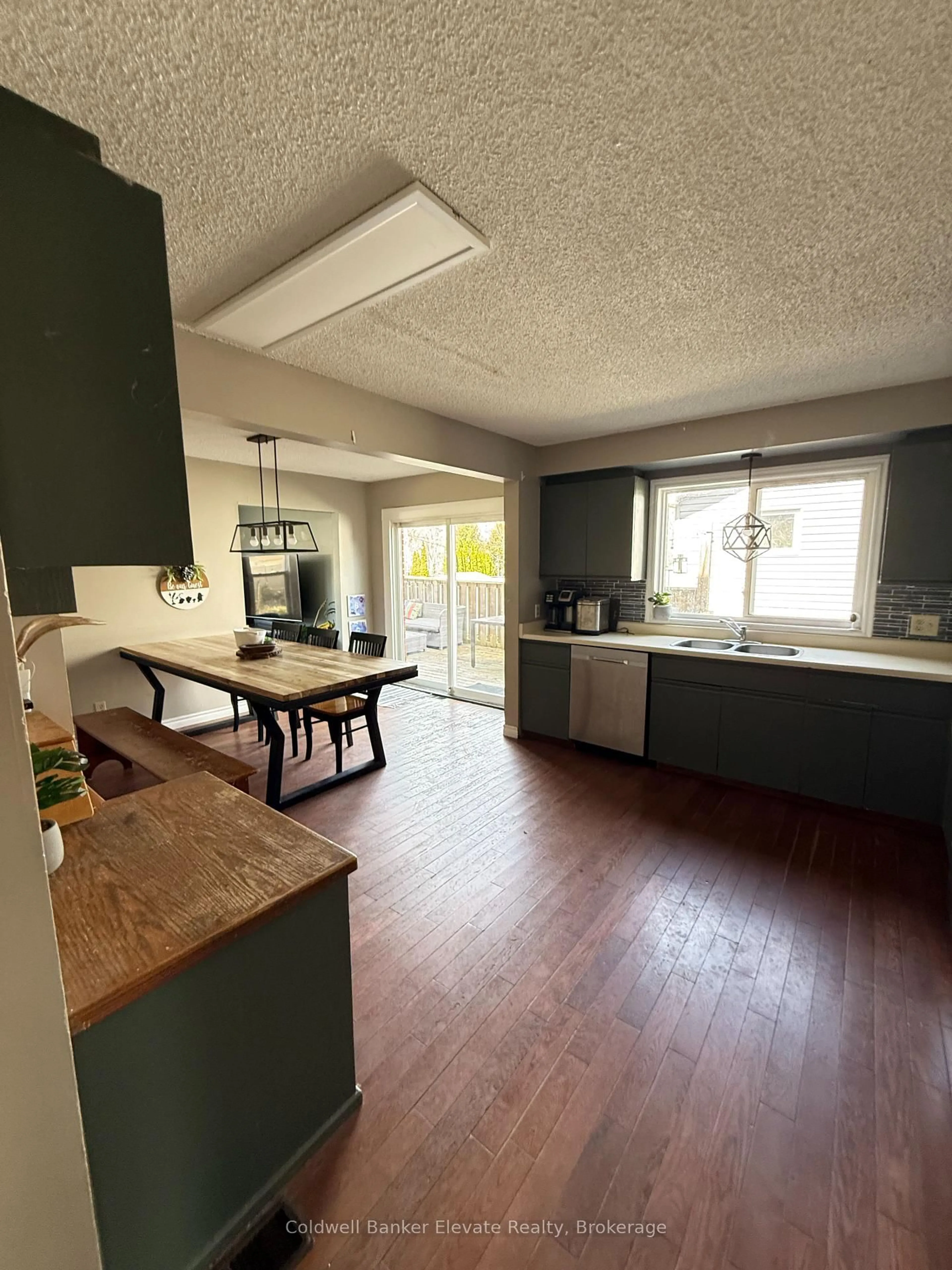 Open concept kitchen, unknown for 1860 7TH Ave, Owen Sound Ontario N4K 5W2