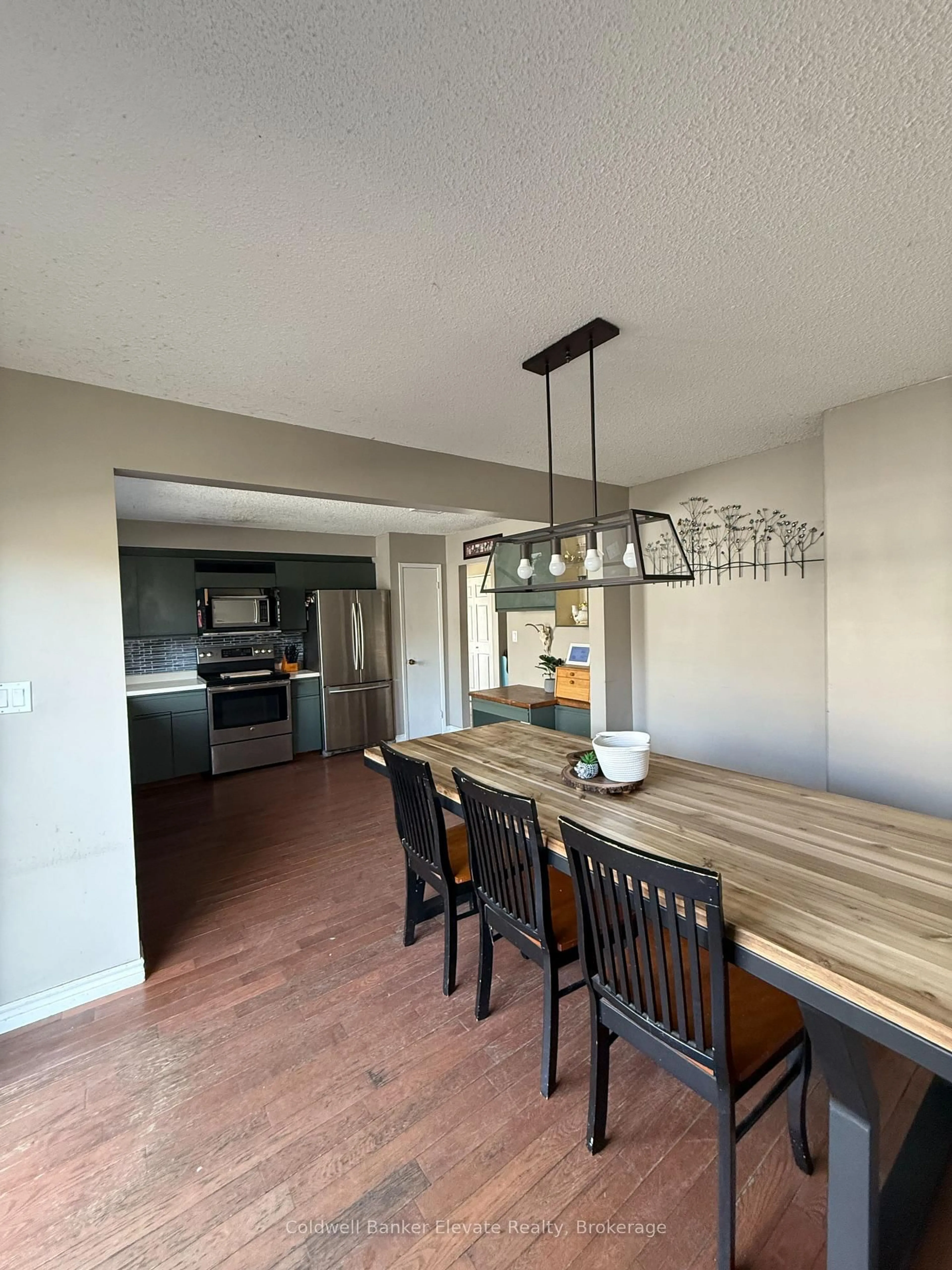 Open concept kitchen, wood/laminate floor for 1860 7TH Ave, Owen Sound Ontario N4K 5W2
