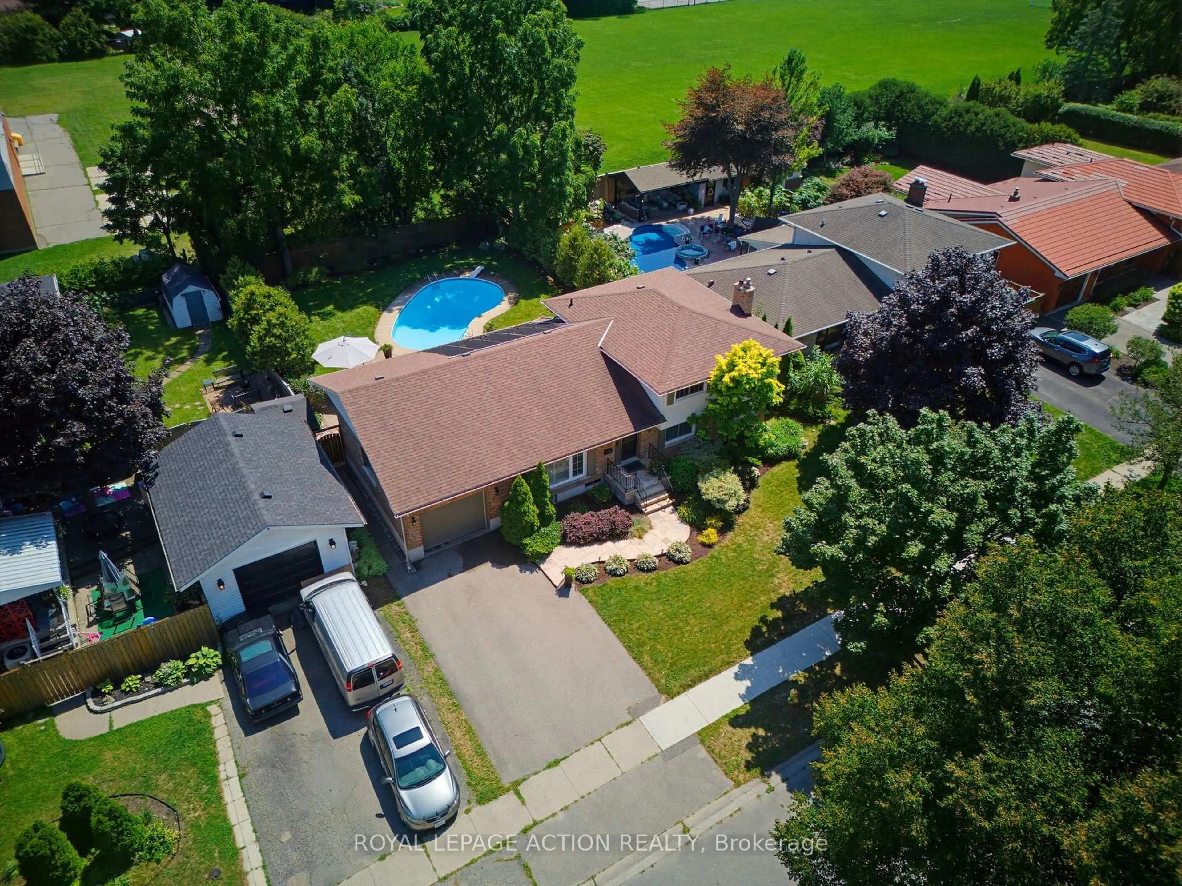 A pic from outside/outdoor area/front of a property/back of a property/a pic from drone, street for 5 Marigold St, Brantford Ontario N3R 5W7