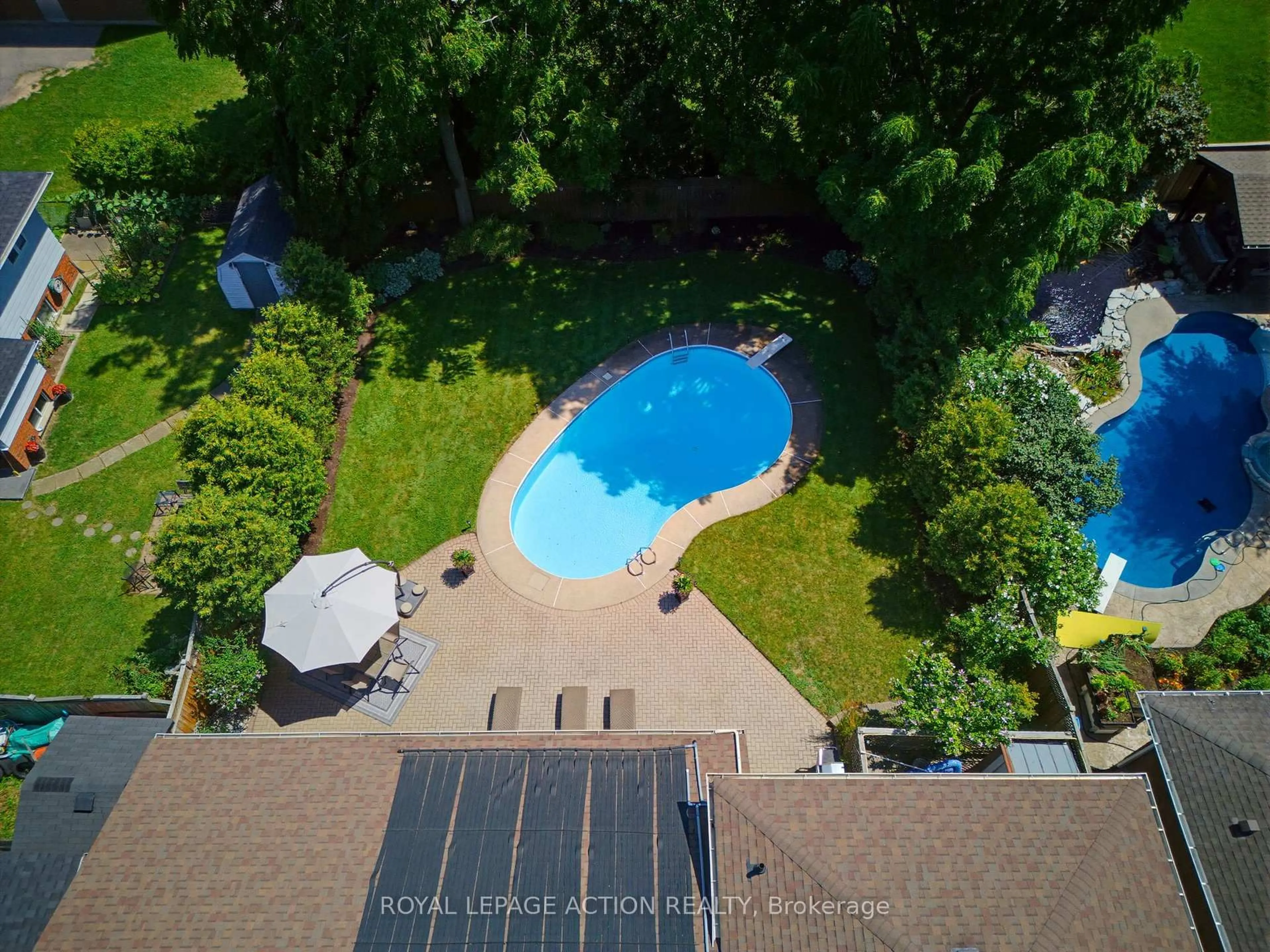 A pic from outside/outdoor area/front of a property/back of a property/a pic from drone, water/lake/river/ocean view for 5 Marigold St, Brantford Ontario N3R 5W7