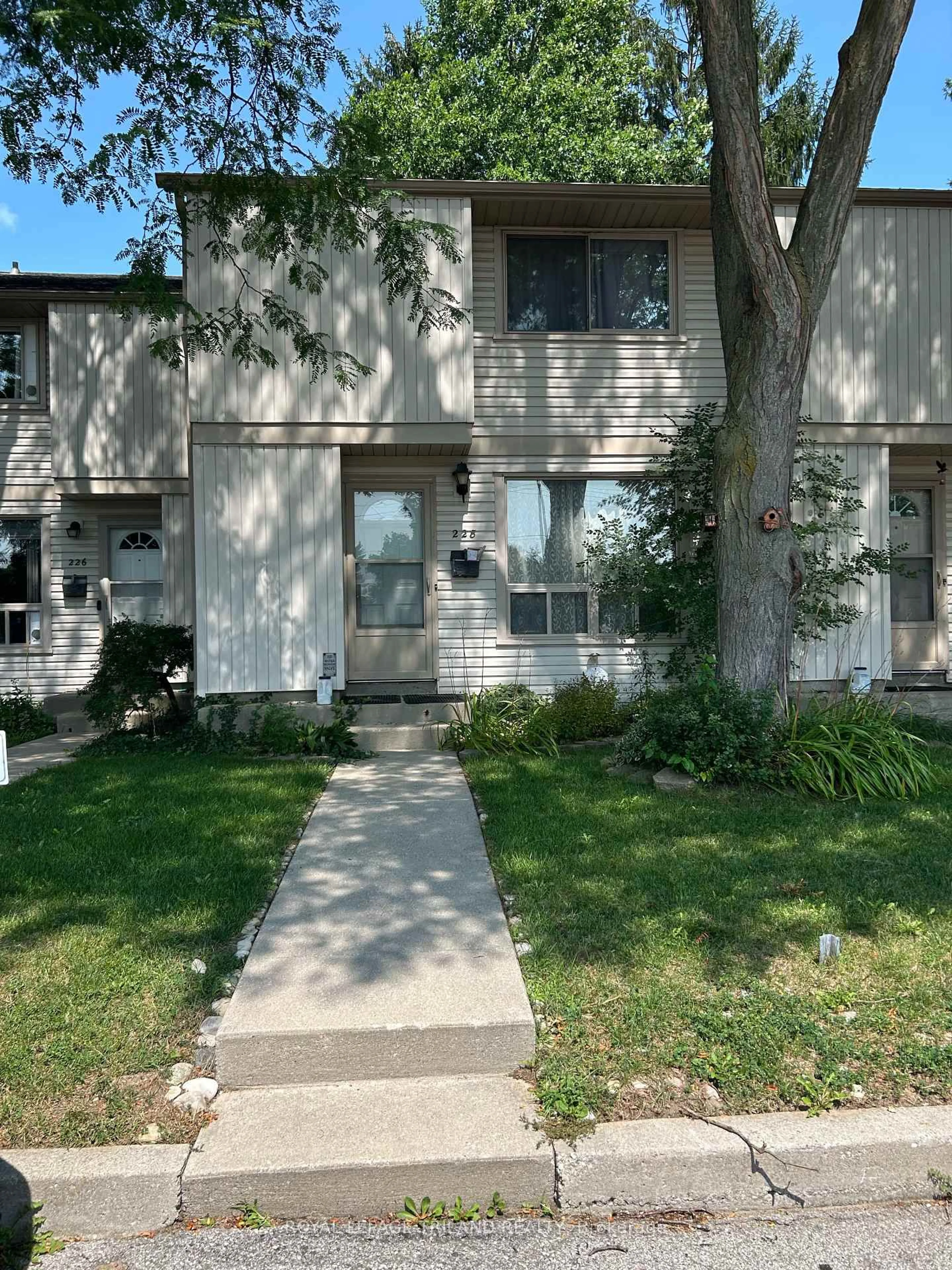 Home with vinyl exterior material, street for 228 Monmore Rd #5, London North Ontario N6G 3B4