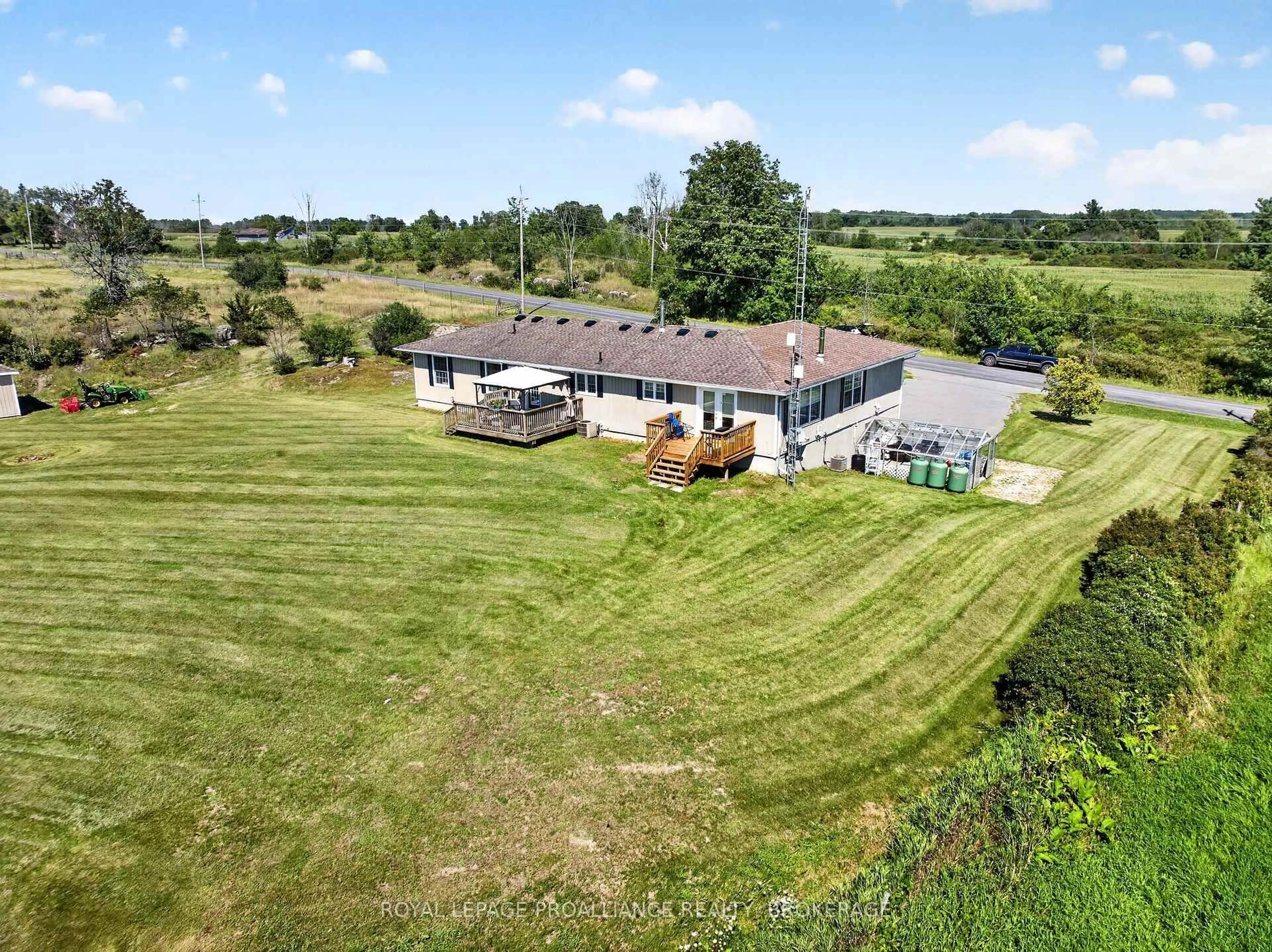 A pic from outside/outdoor area/front of a property/back of a property/a pic from drone, building for 2270 Hitchcock Rd, Wolfe Island Ontario K0H 2Y0
