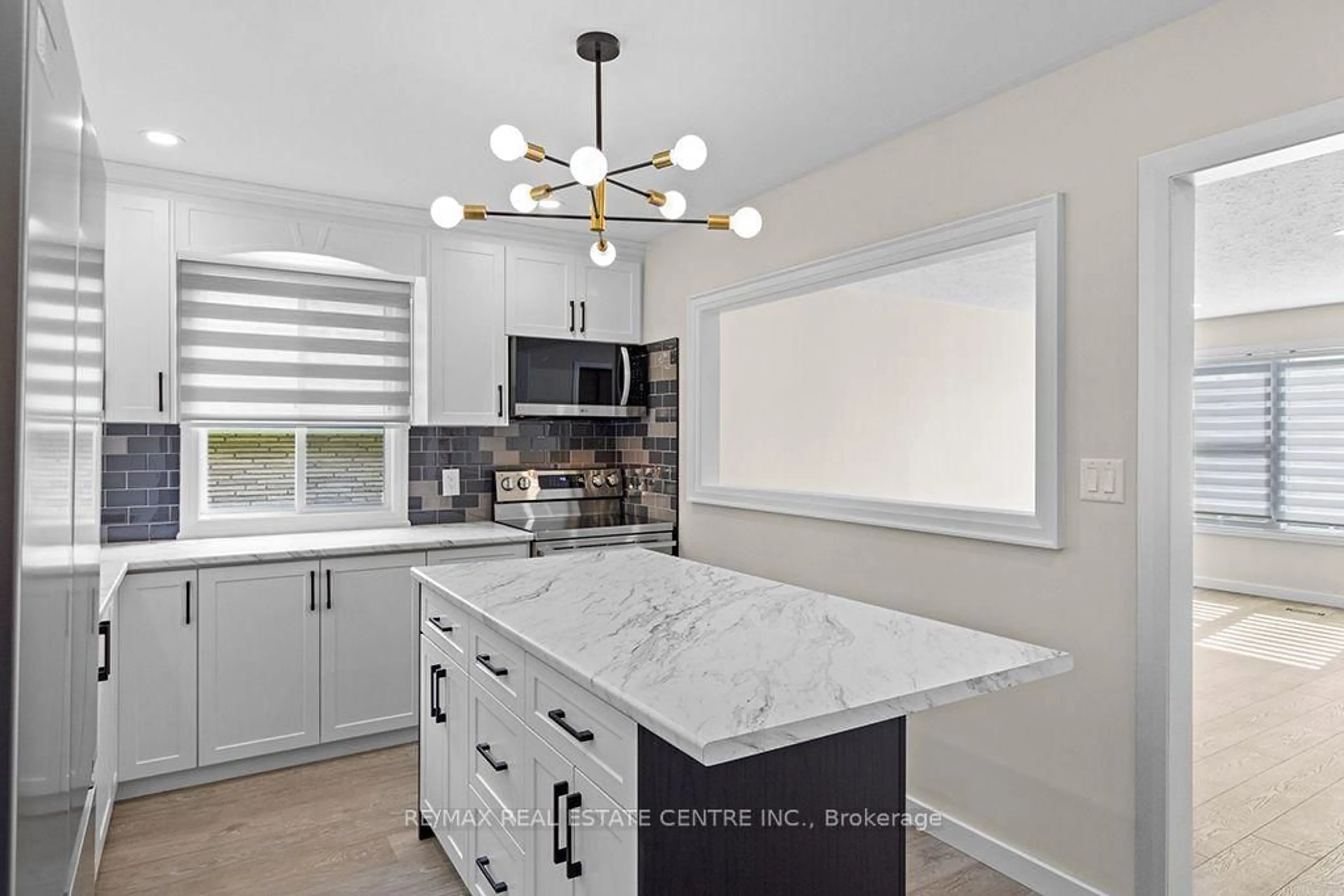 Open concept kitchen, ceramic/tile floor for 1030 Yonge St, Brockton Ontario N0G 2V0