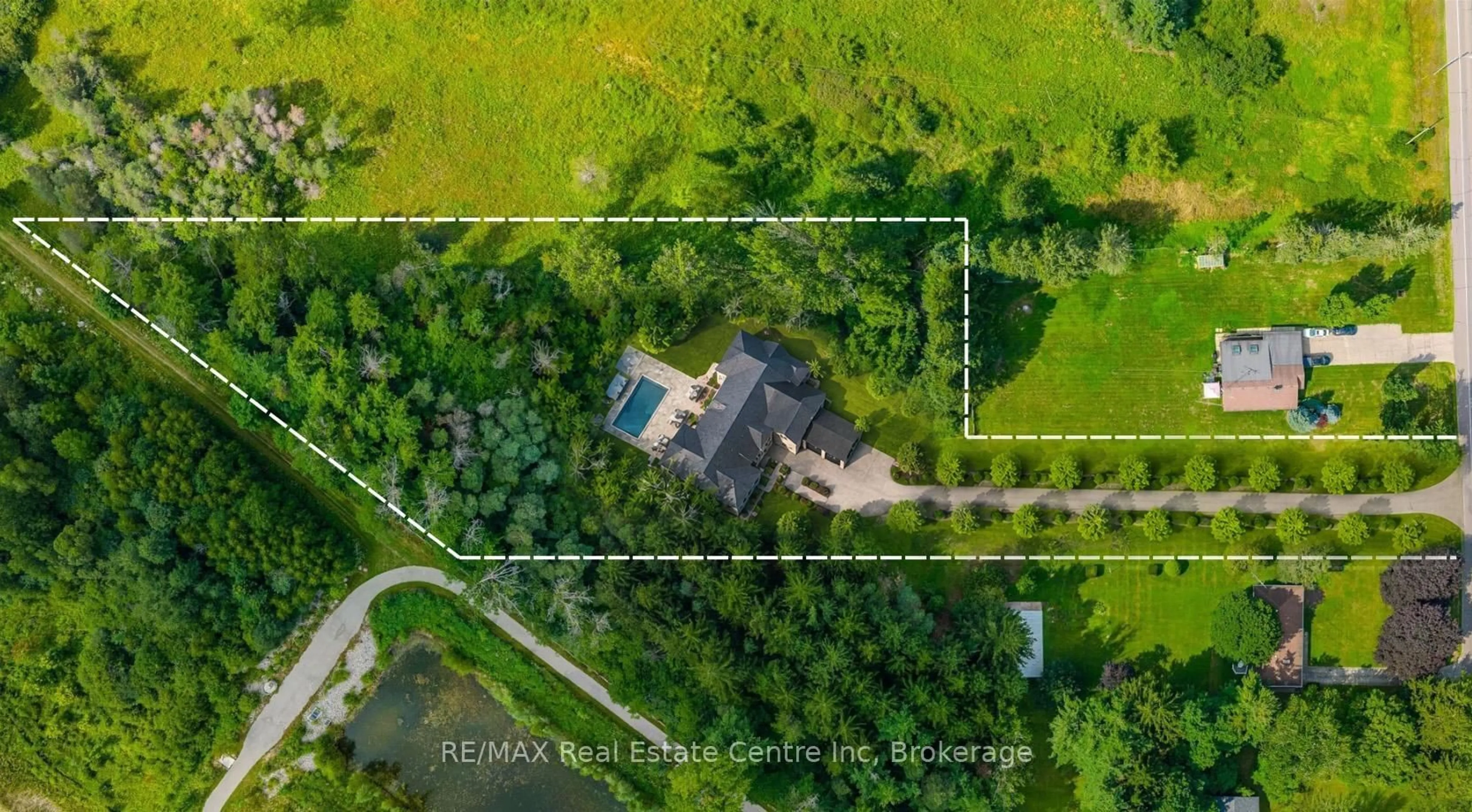 A pic from outside/outdoor area/front of a property/back of a property/a pic from drone, water/lake/river/ocean view for 762 Eramosa Rd, Guelph/Eramosa Ontario N1E 5Z3