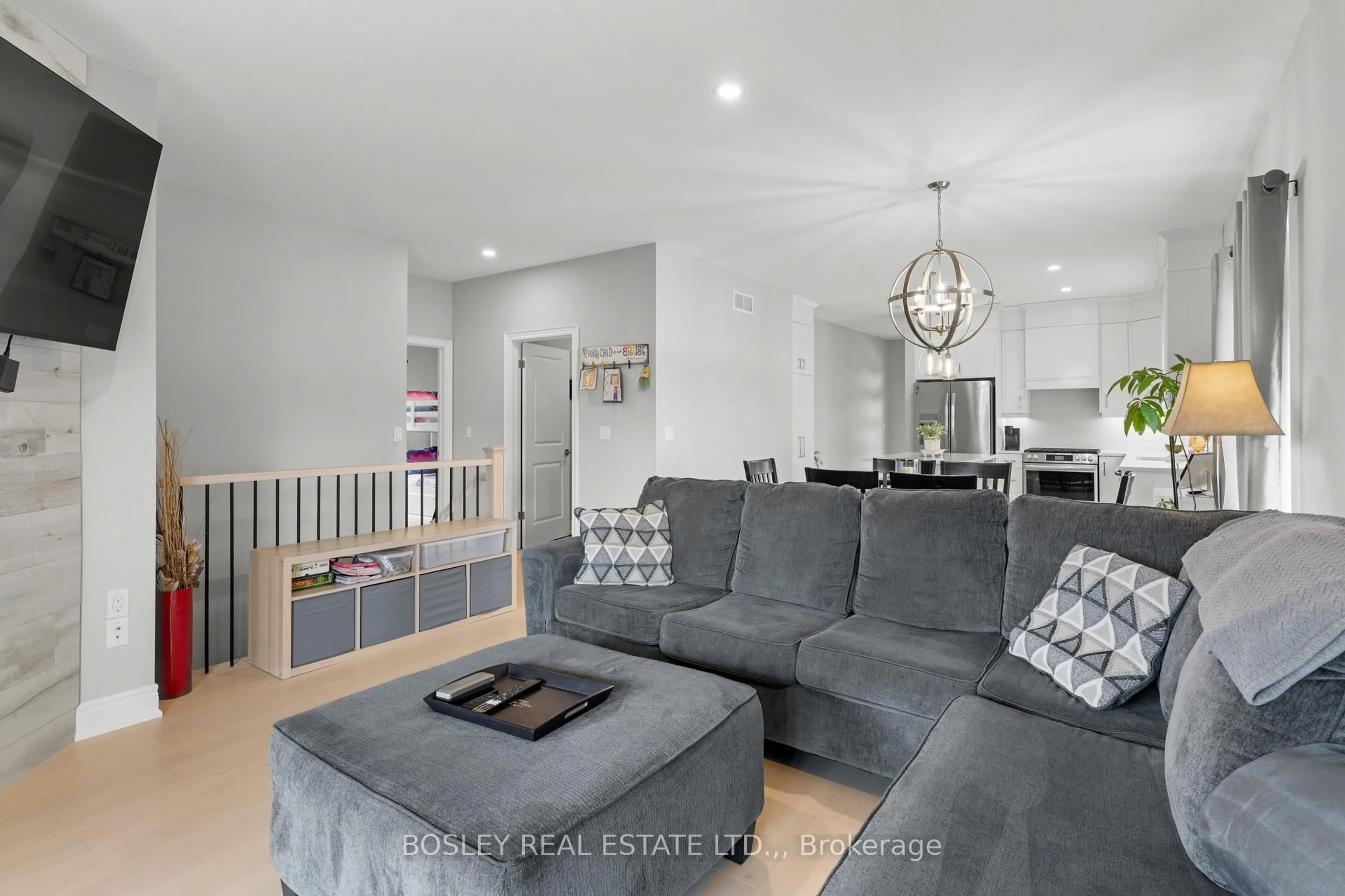 Living room with furniture, unknown for 591 GAISER Rd, Welland Ontario L3B 5N8