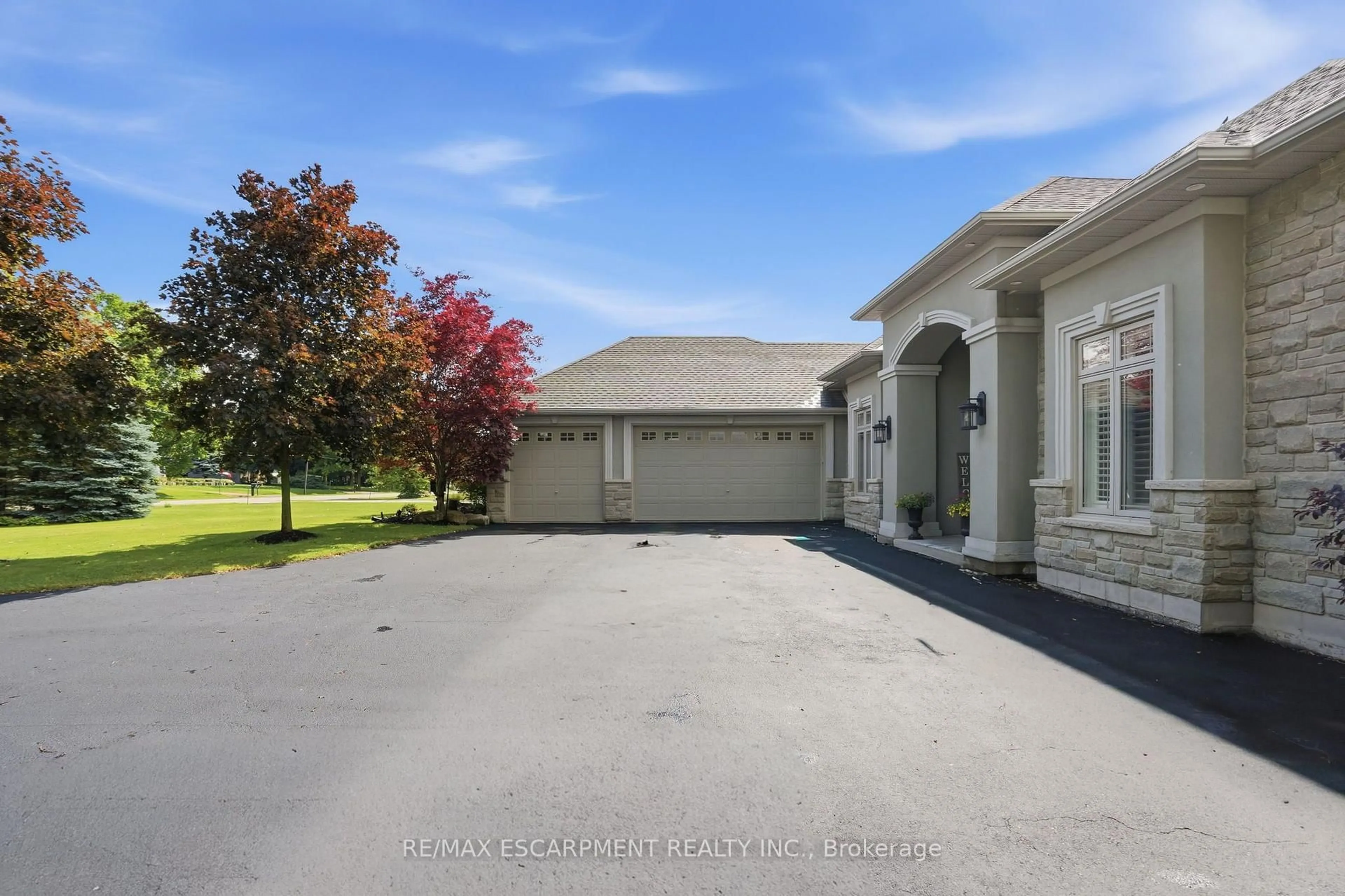 A pic from outside/outdoor area/front of a property/back of a property/a pic from drone, street for 1318 CONCESSION ROAD 6, Hamilton Ontario L8B 1N1