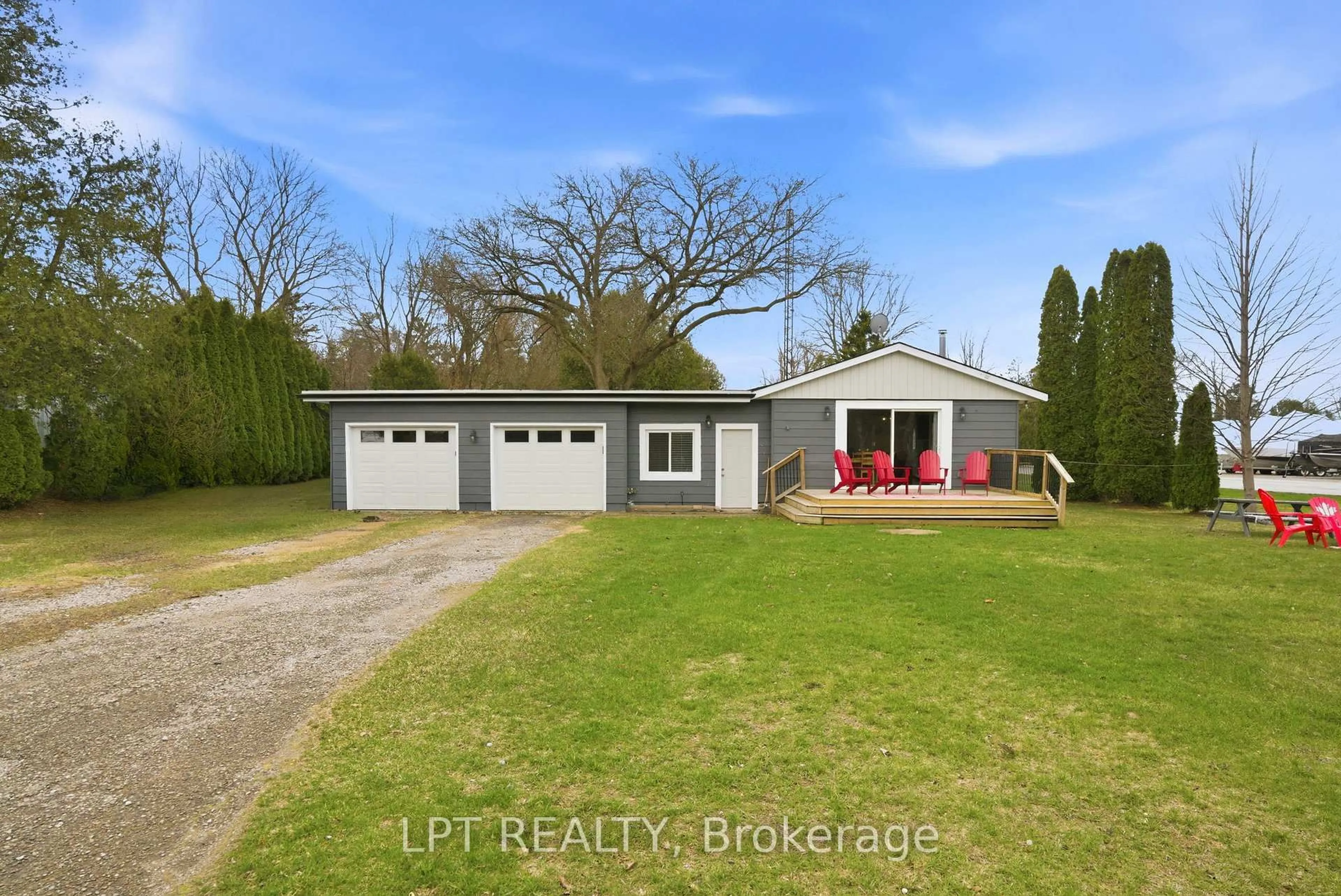 A pic from outside/outdoor area/front of a property/back of a property/a pic from drone, water/lake/river/ocean view for 7597 Biddulph St, Lambton Shores Ontario N0M 2L0
