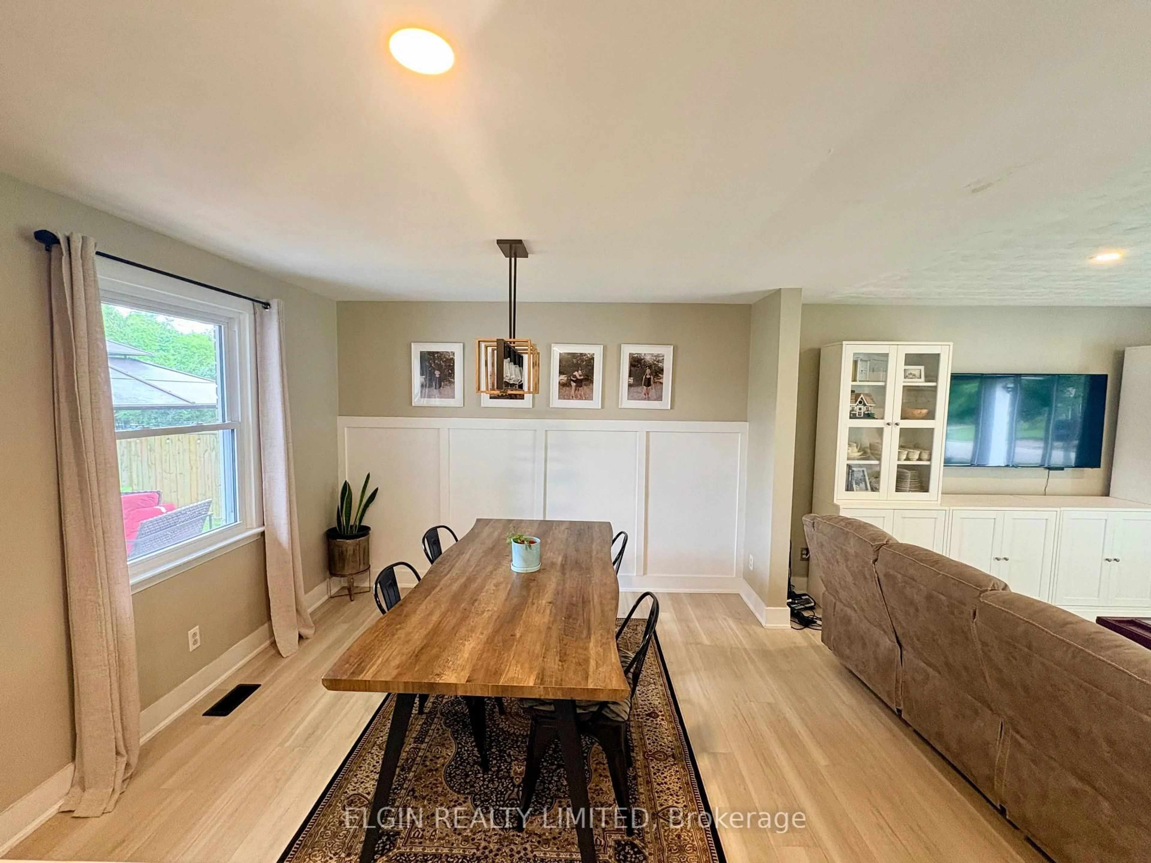 Dining room, wood/laminate floor for 17 Butler Dr, St. Thomas Ontario N5R 4Y9
